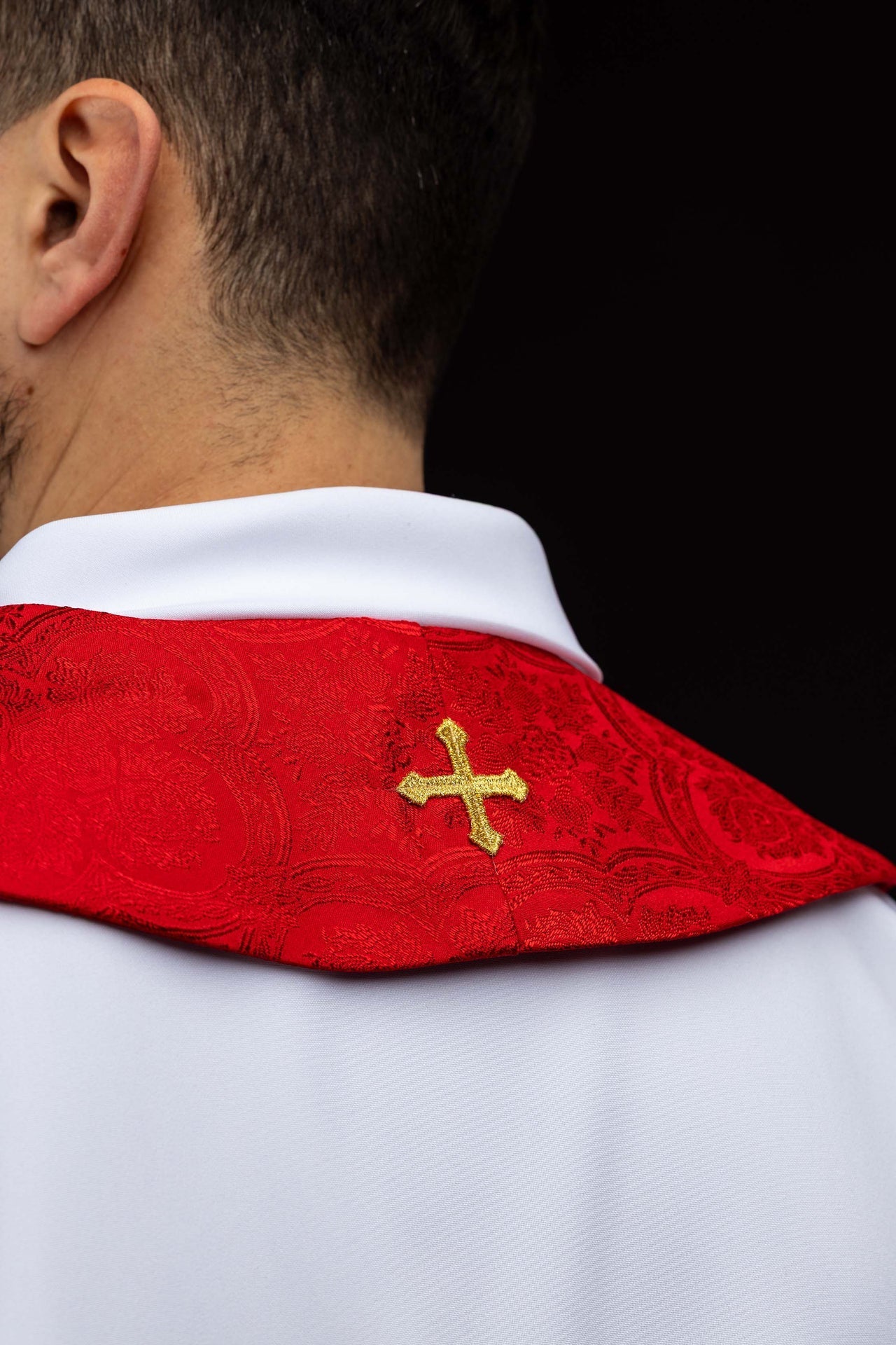 Étole brodée avec motif de croix tissu jacquard rouge KST/967/02/11 - CHASUBLES.FR
