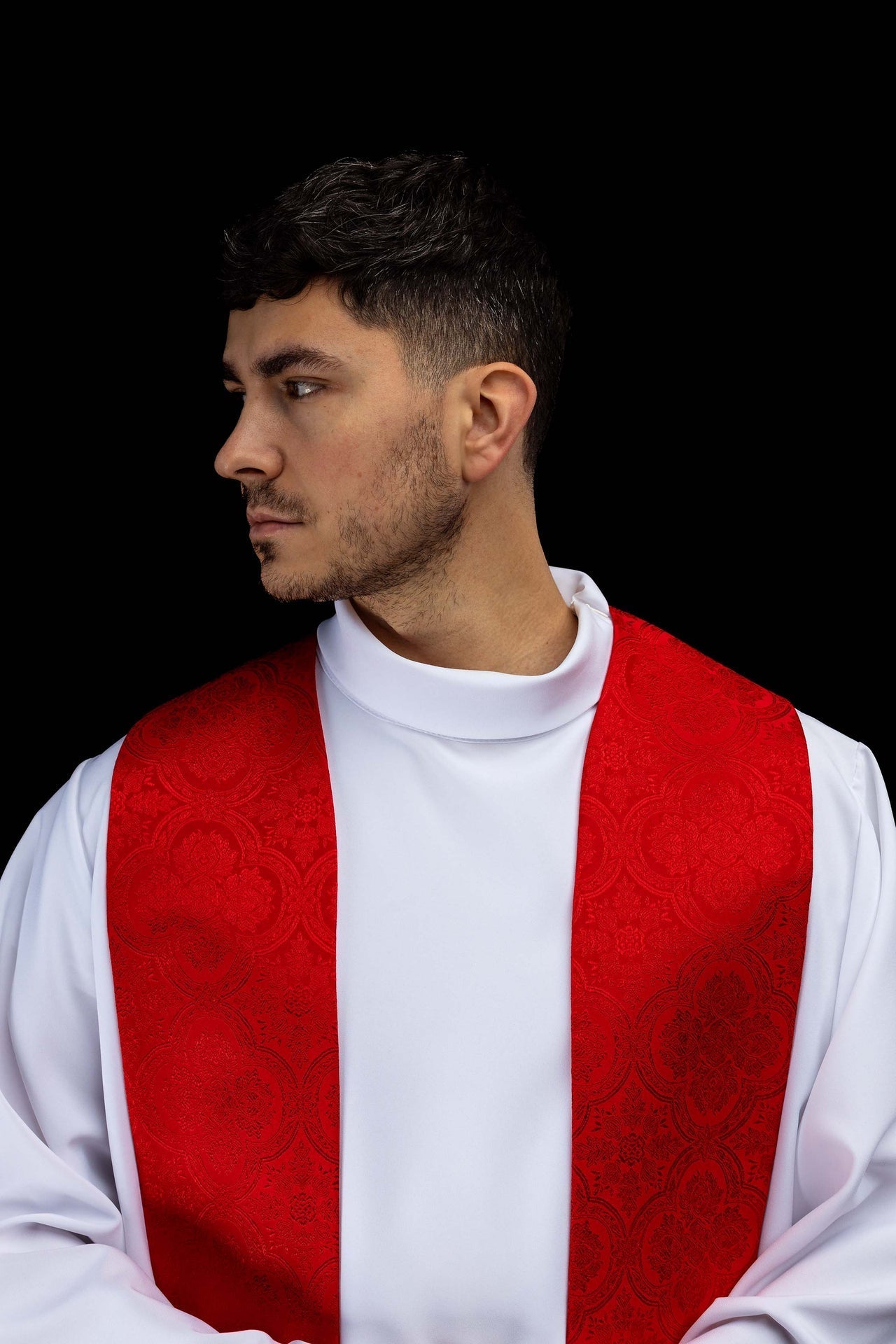 Étole brodée avec motif de croix tissu jacquard rouge KST/967/02/11 - CHASUBLES.FR