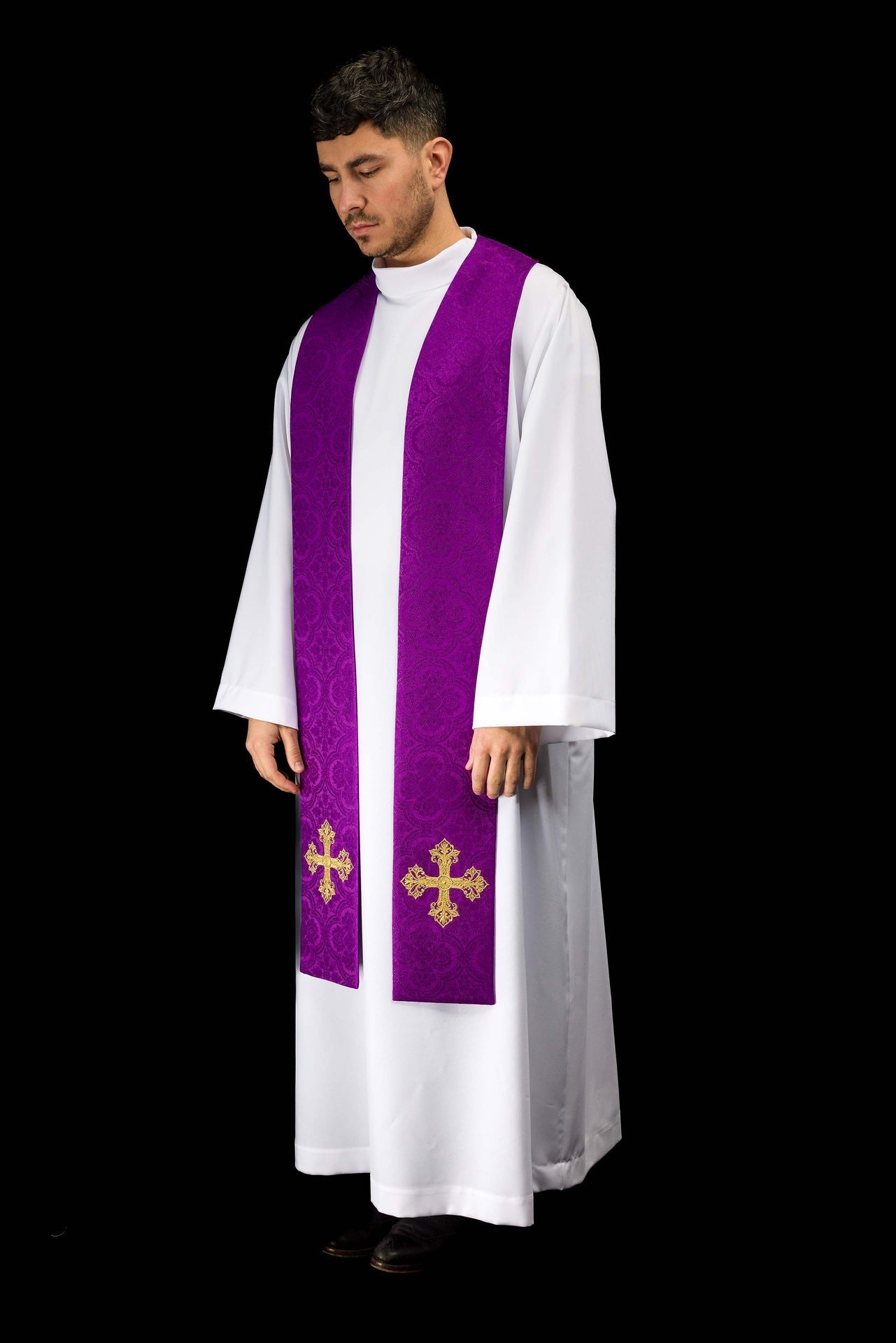 Étole brodée avec motif de croix tissu jacquard violet KST/967/03/11 - CHASUBLES.FR