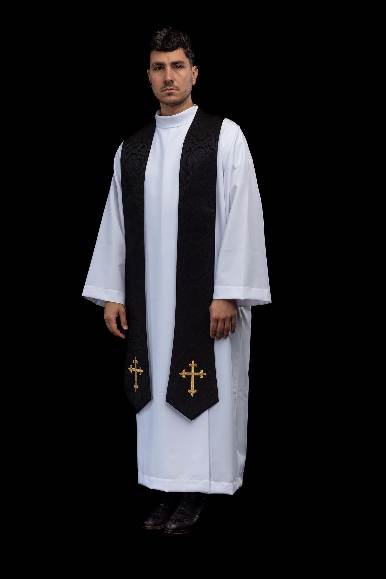 Étole brodée avec motif de la Croix tissu jacquard noir KST/638/07/11 - CHASUBLES.FR