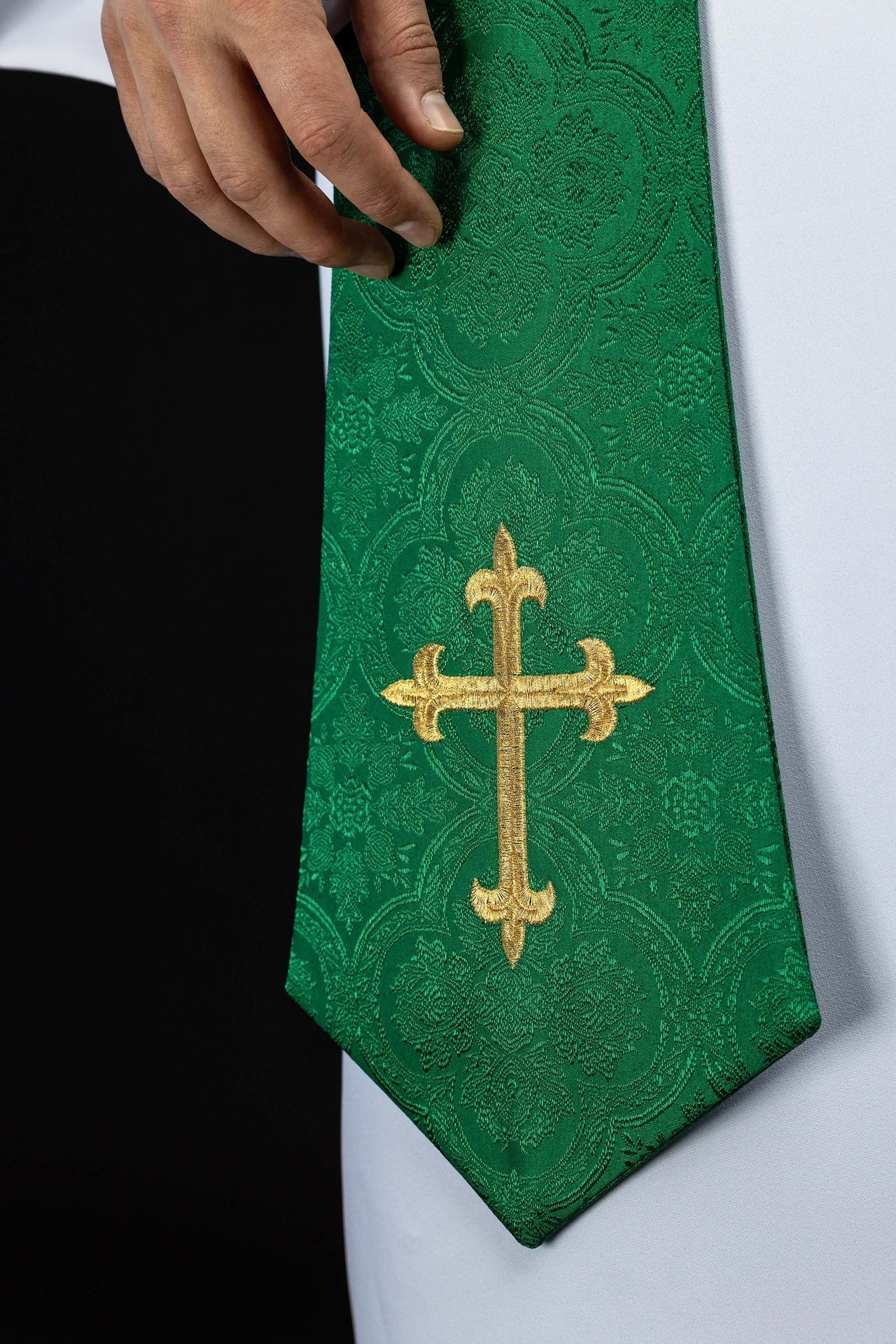 Étole brodée avec motif de la Croix tissu jacquard vert KST/638/01/11 - CHASUBLES.FR