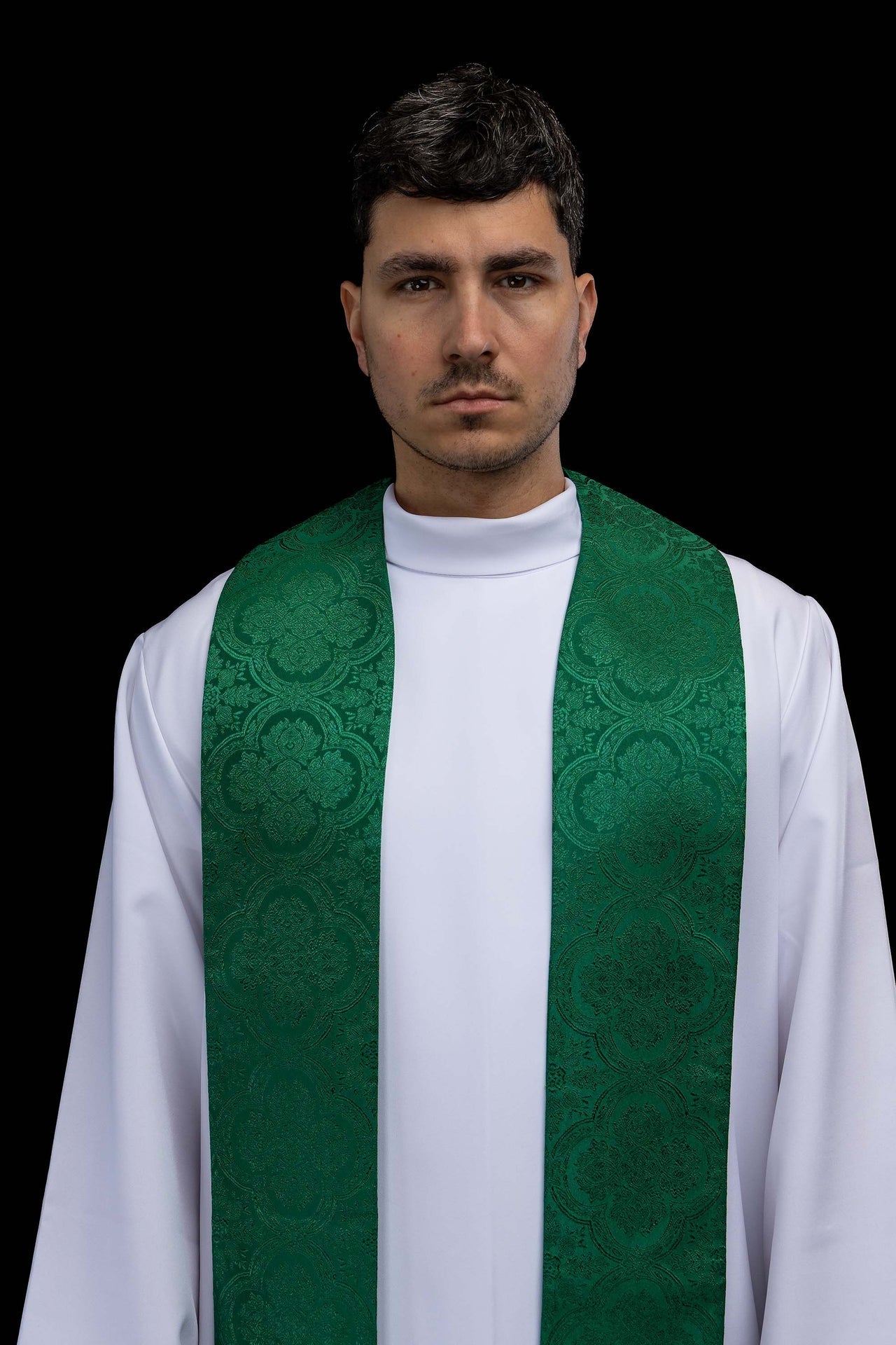 Étole brodée avec motif de la Croix tissu jacquard vert KST/638/01/11 - CHASUBLES.FR