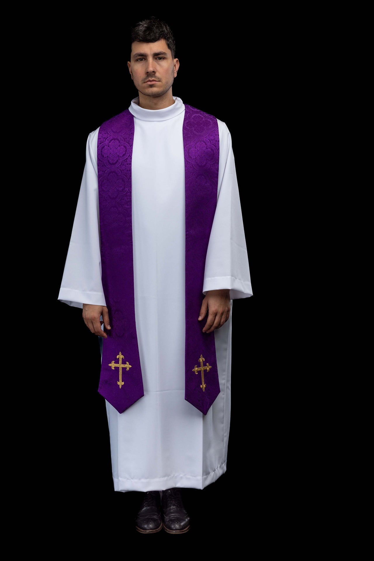 Étole brodée avec motif de la Croix tissu jacquard violet KST/638/03/11 - CHASUBLES.FR