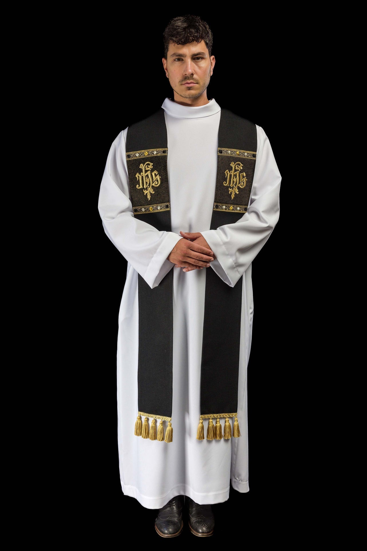 Étole brodée avec motif IHS en couleur noire S-2067-07-70 - CHASUBLES.FR