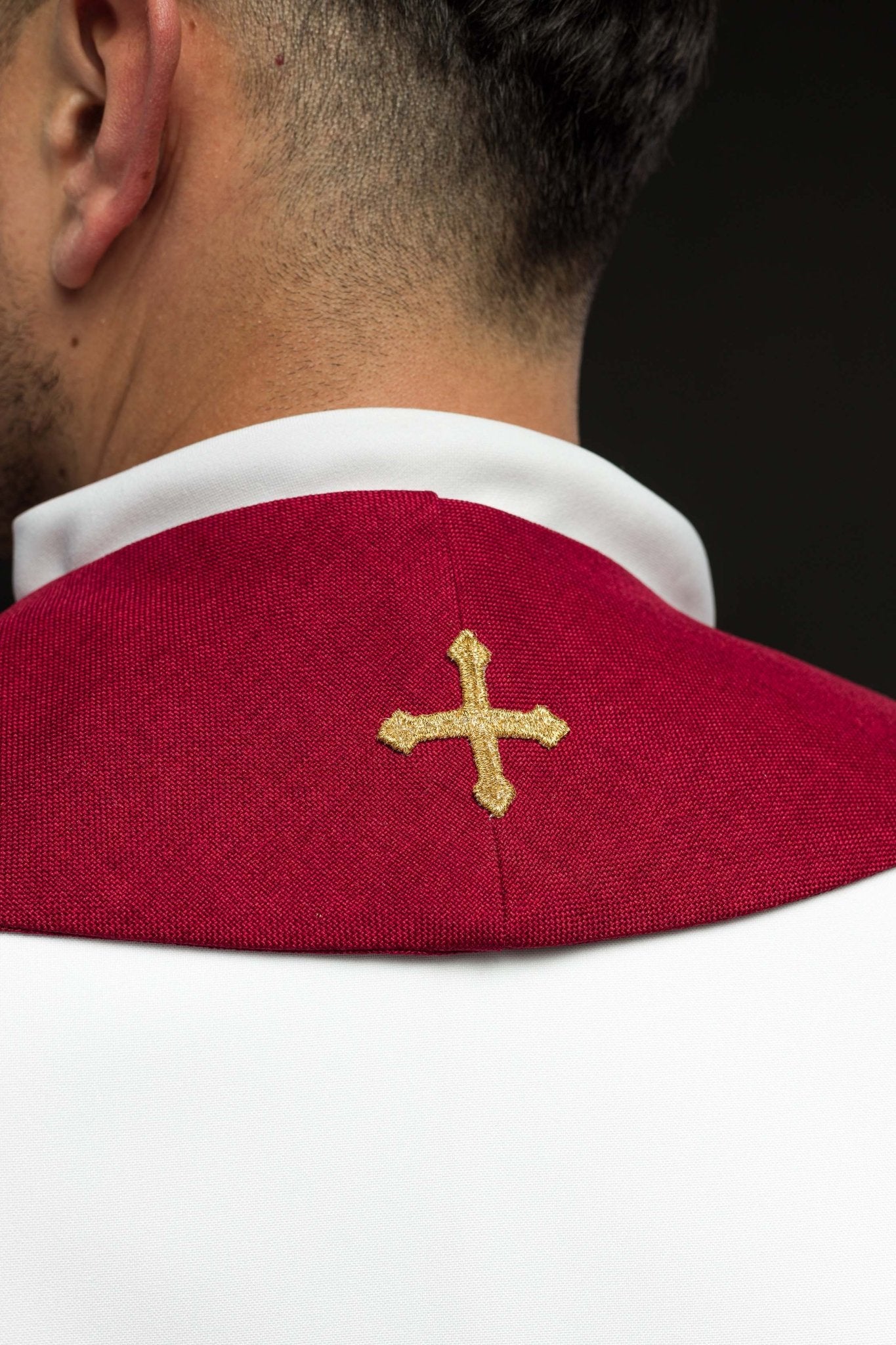 Étole brodée avec motif IHS rouge S-2067-02-70 - CHASUBLES.FR