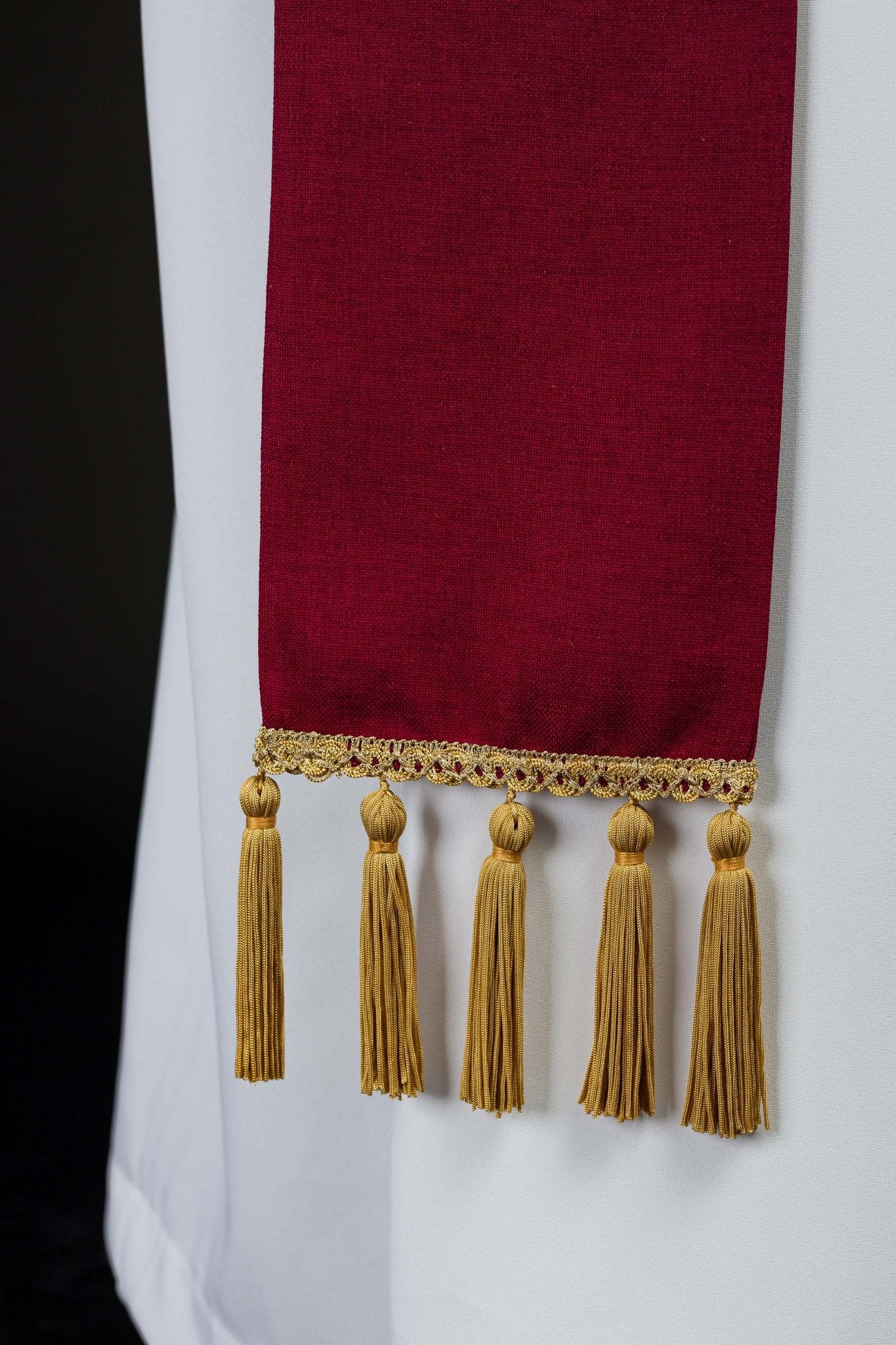 Étole brodée avec motif IHS rouge S-2067-02-70 - CHASUBLES.FR