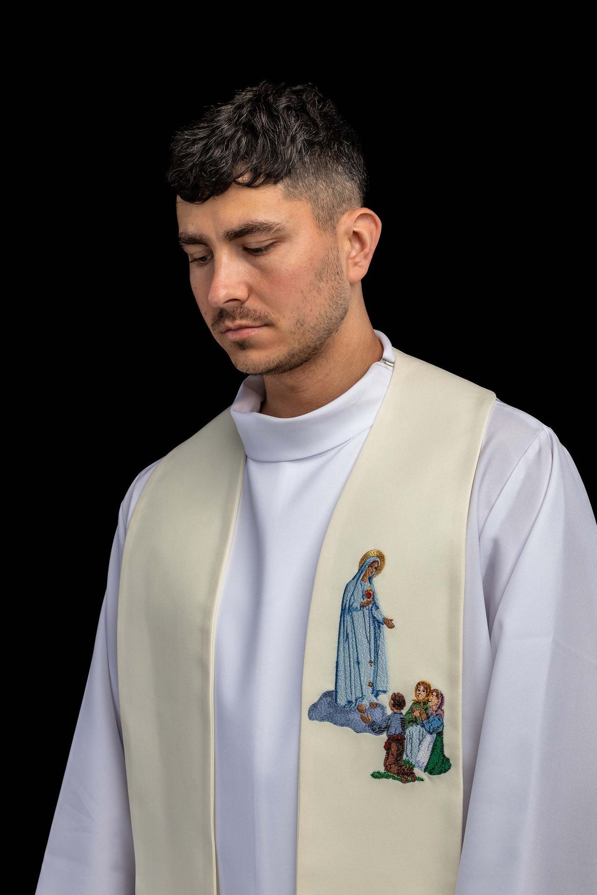 Étole brodée avec représentation de Notre-Dame de Fatima KSW2/014/05/01 - CHASUBLES.FR