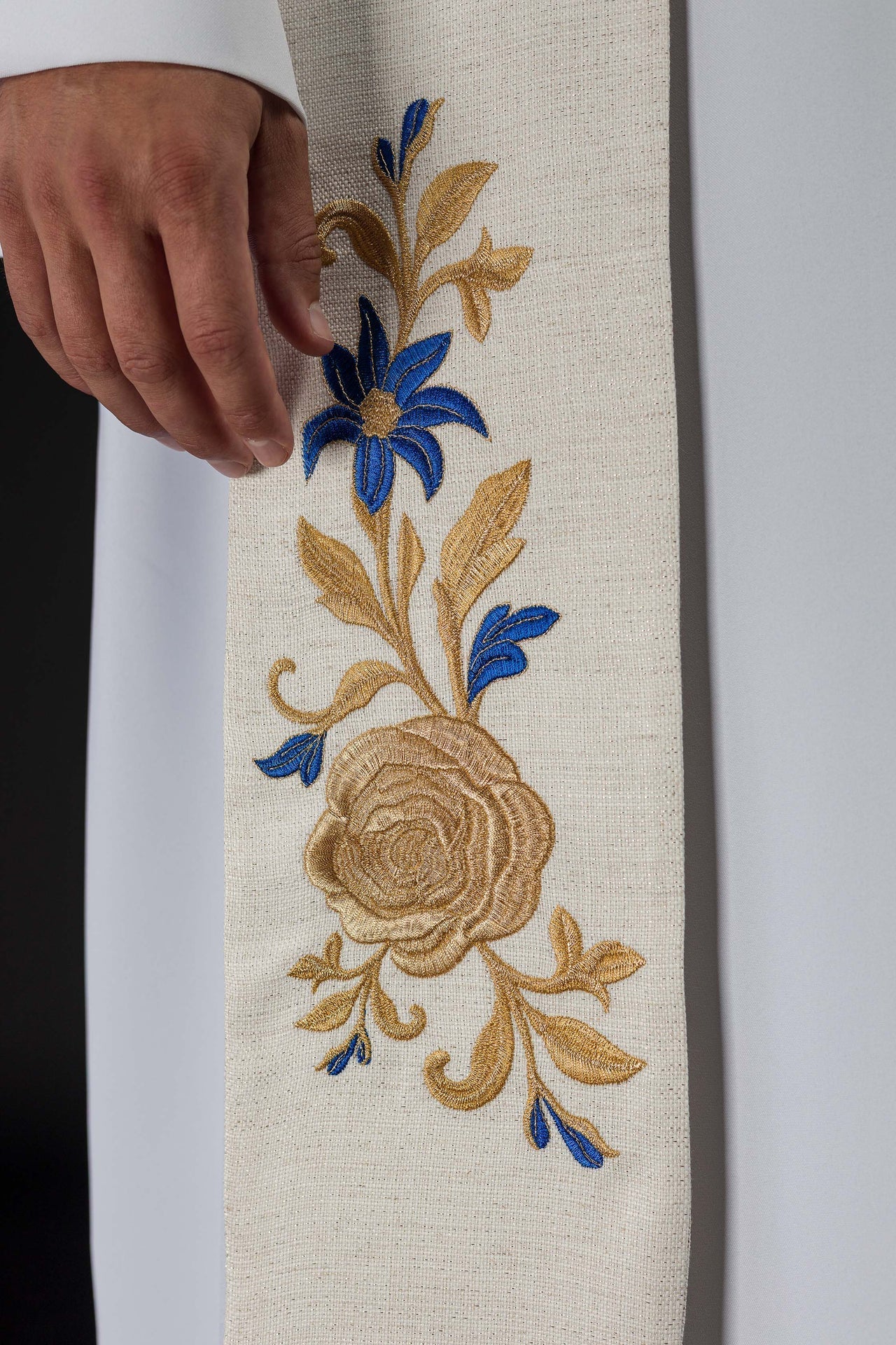 Étole brodée avec symbole marial LE/2045/05 - CHASUBLES.FR