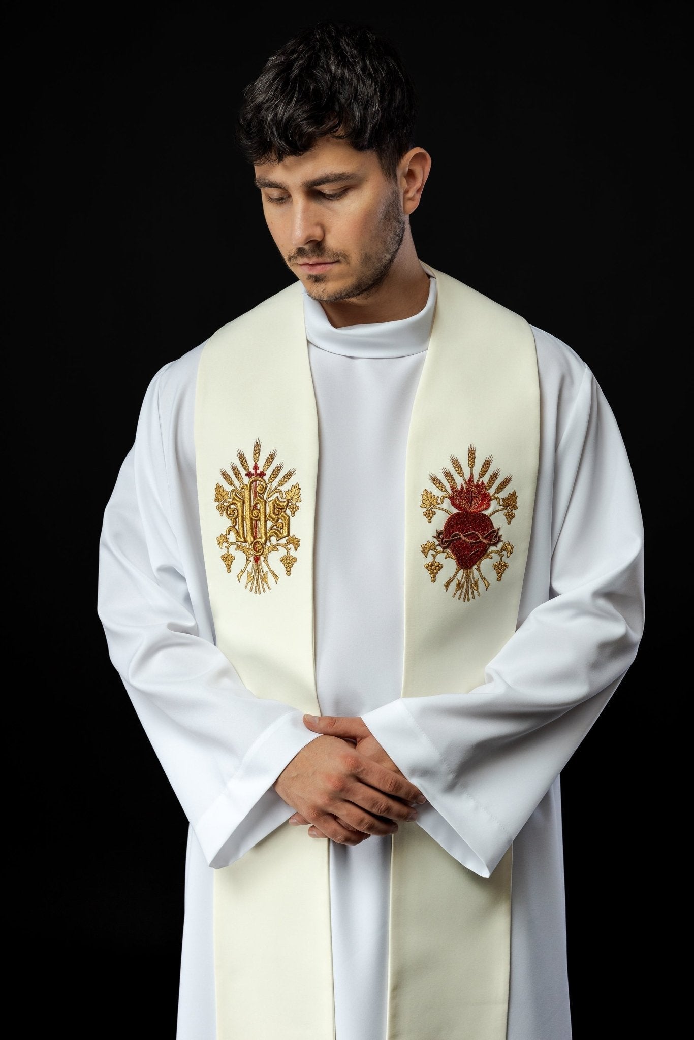 Étole brodée de la croix, de l'IHS et du cœur de Jésus - Christ écru KST/159/05/01 ECRU - CHASUBLES.FR