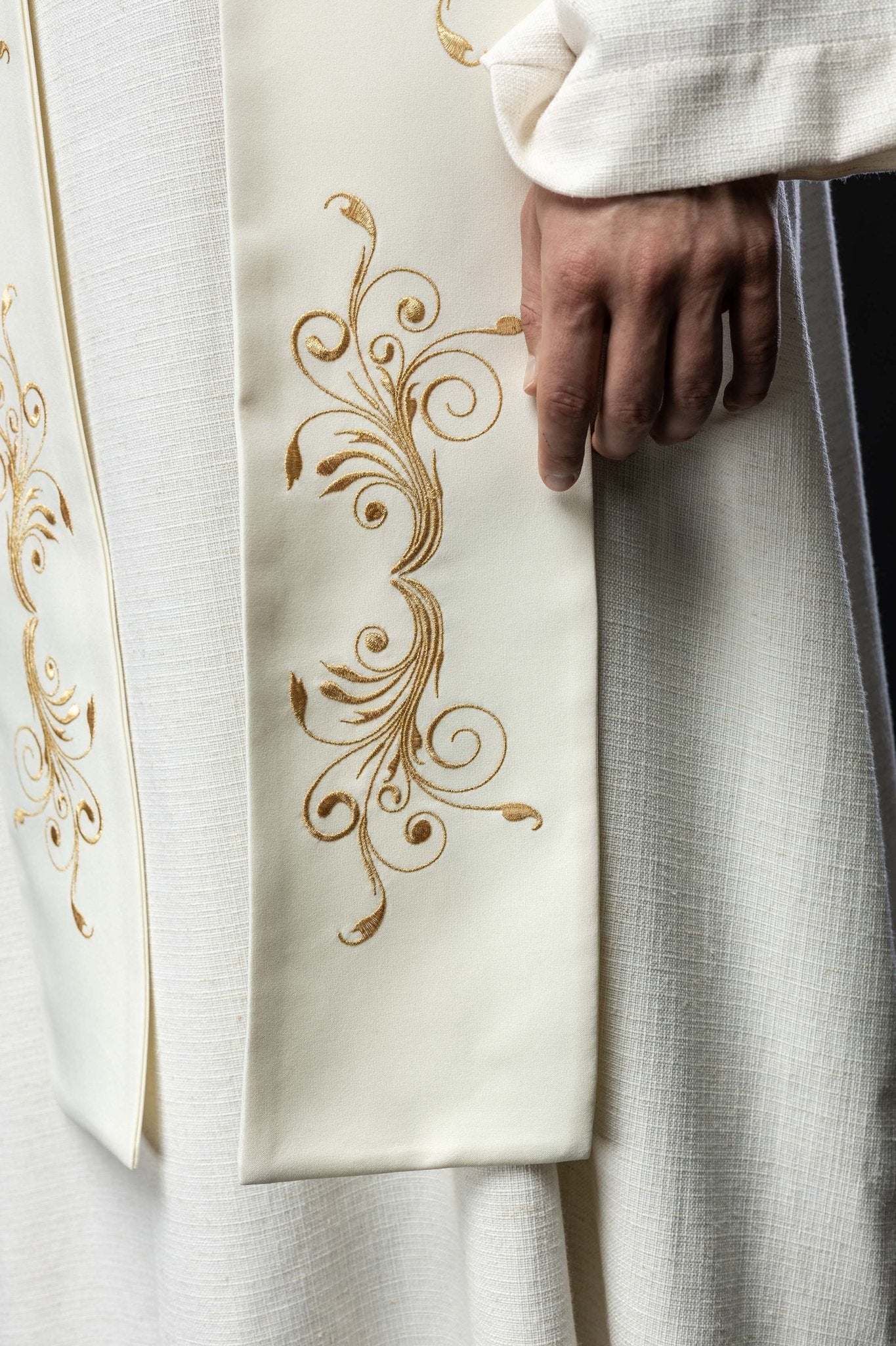 Étole brodée et décorée d'IHS écru KST/413/05/01 ECRU - CHASUBLES.FR