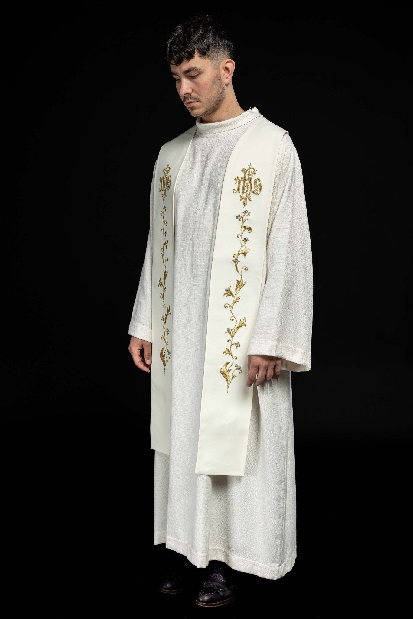 Étole brodée IHS sur croix écru KST/037/05/01 ECRU - CHASUBLES.FR