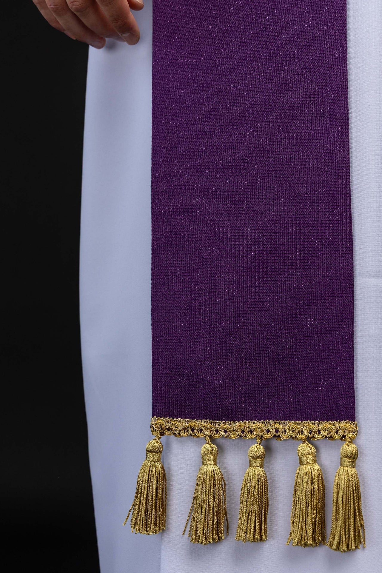 Étole brodée pour l’Avent confectionnée dans un tissu brillant S-2076-03-103 - CHASUBLES.FR
