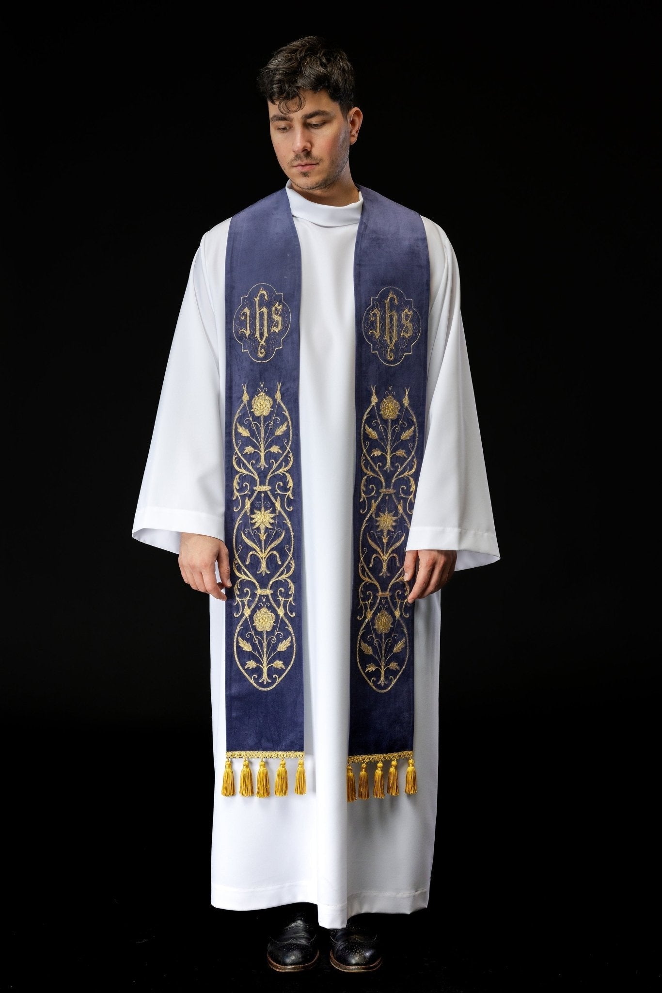 Étole brodée violette avec IHS S - 2052 - 03 - 76 - CHASUBLES.FR