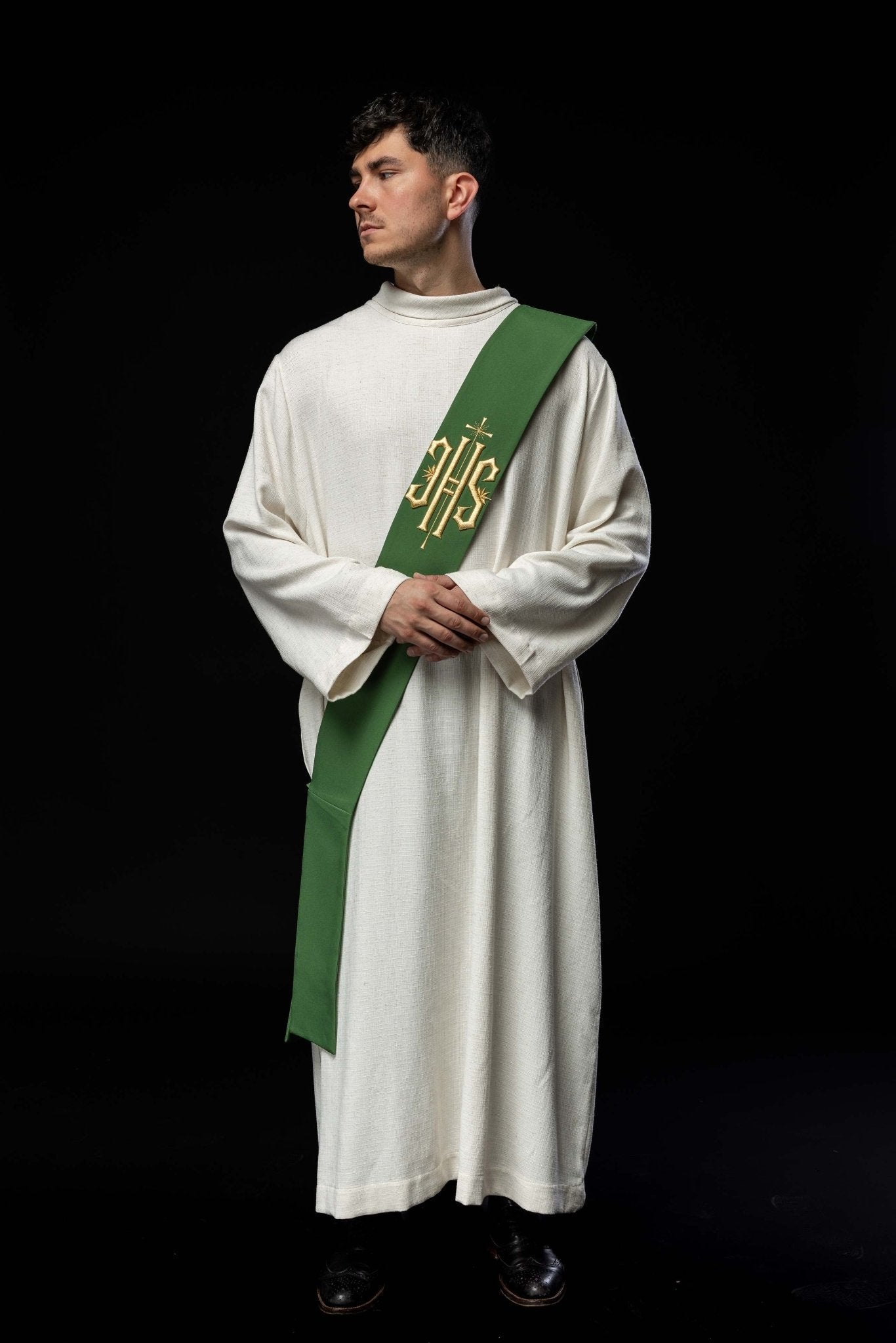 Étole de diacre brodée IHS avec croix KSD/135/01/01 ZIELONY - CHASUBLES.FR