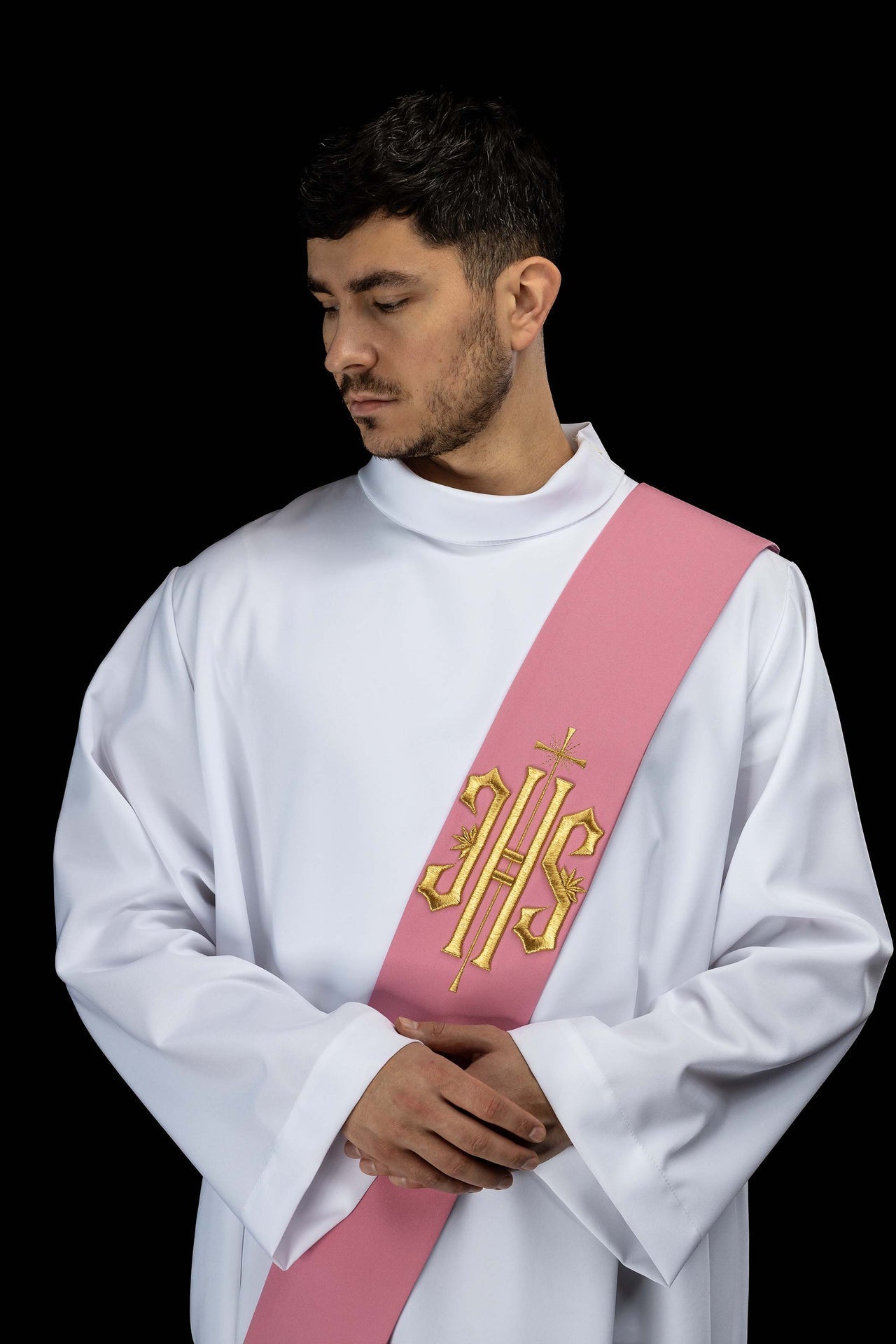 Étole de diacre brodée IHS avec croix KSD/135/08/01 RÓŻ - CHASUBLES.FR