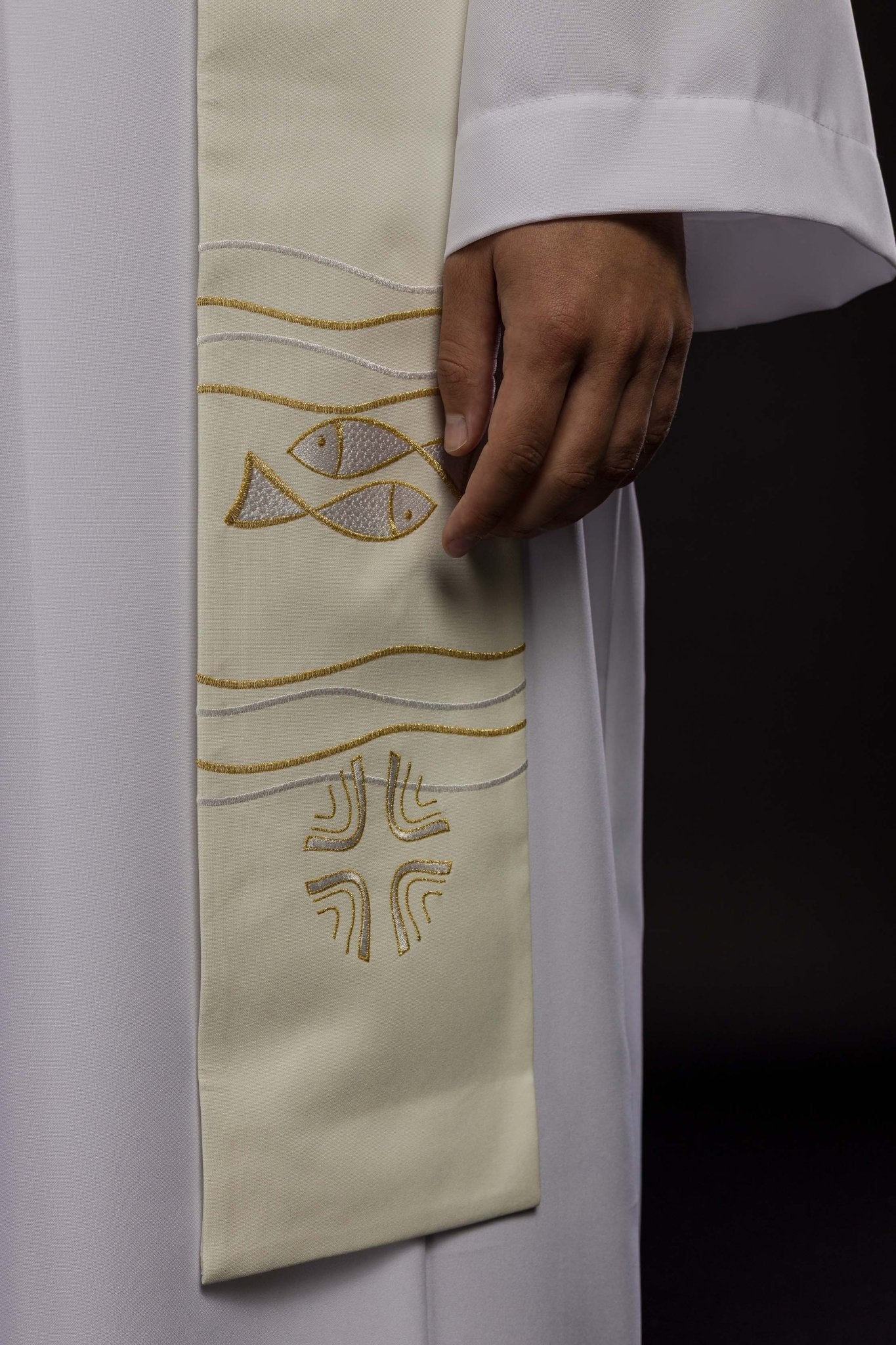 Étole de prêtre brodée avec motif de poisson en couleur écru KST/022/05/01 ECRU - CHASUBLES.FR