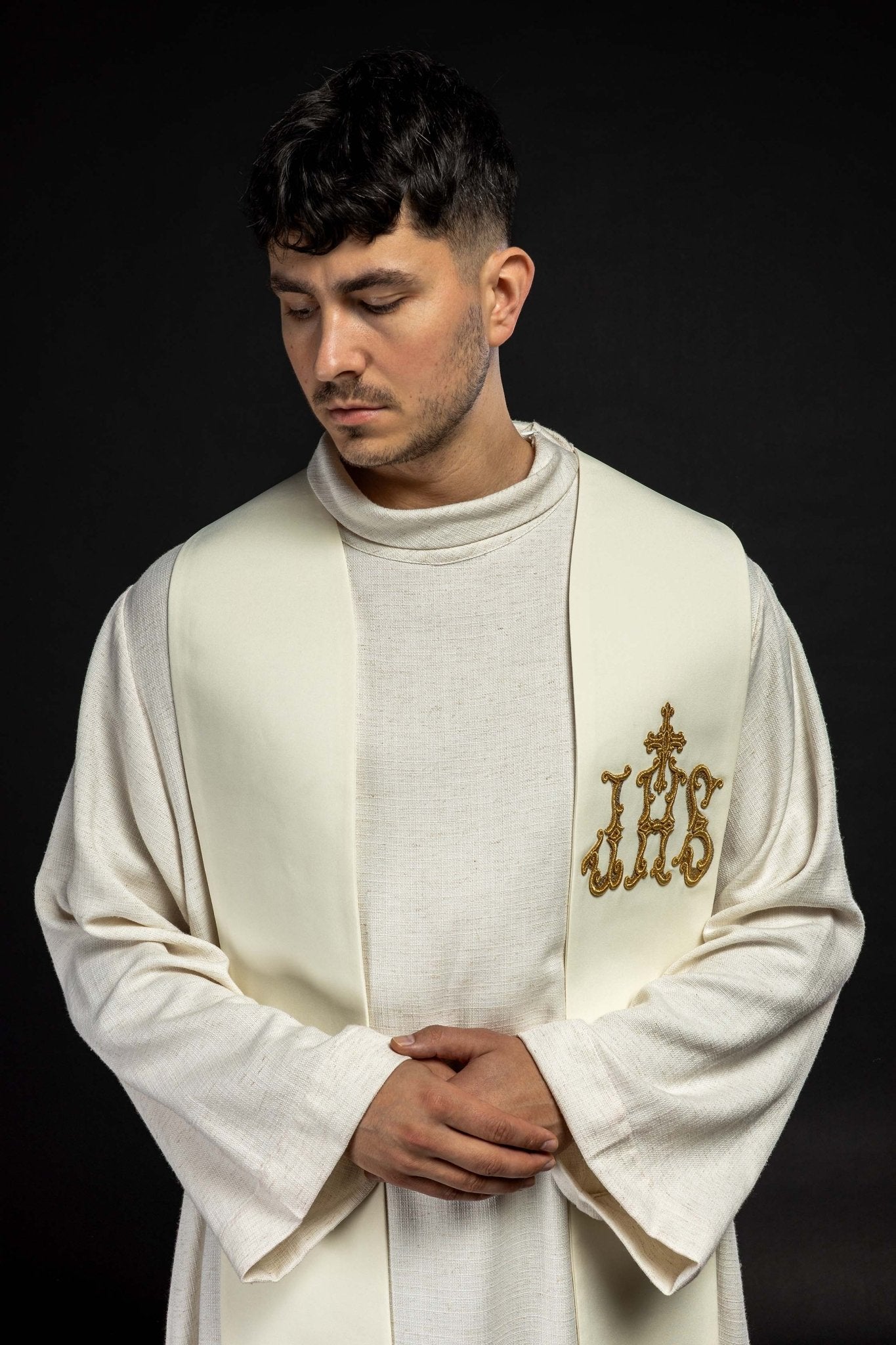 Étole de prêtre brodée Croix et IHS écru KST/157/05/01 ECRU - CHASUBLES.FR