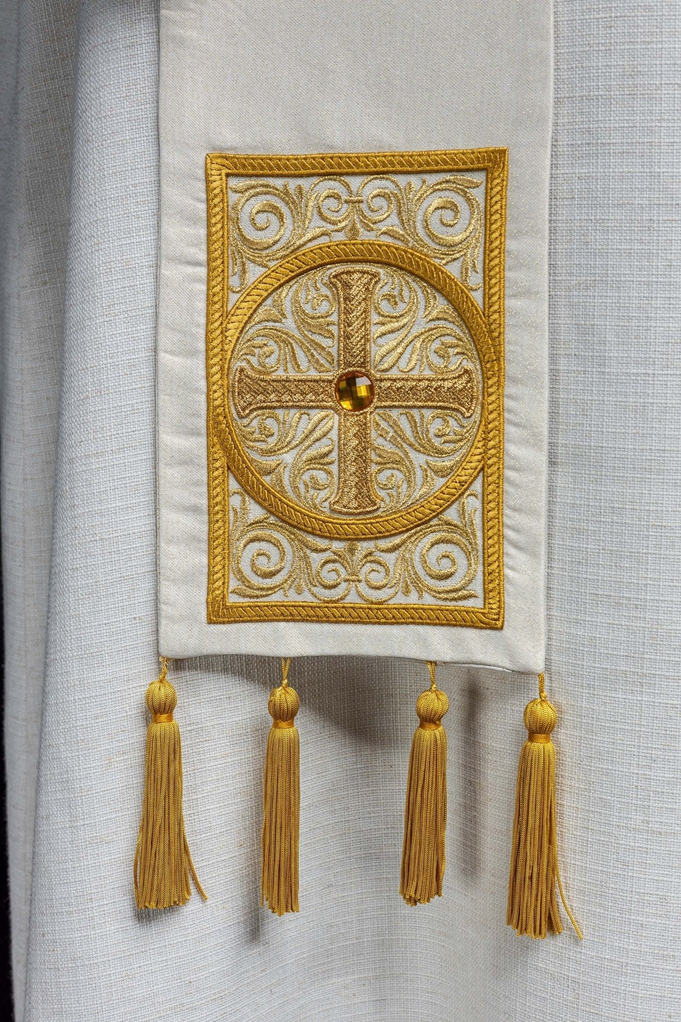 Étole de prêtre brodée et décorée de brads LE/2012/05 - CHASUBLES.FR