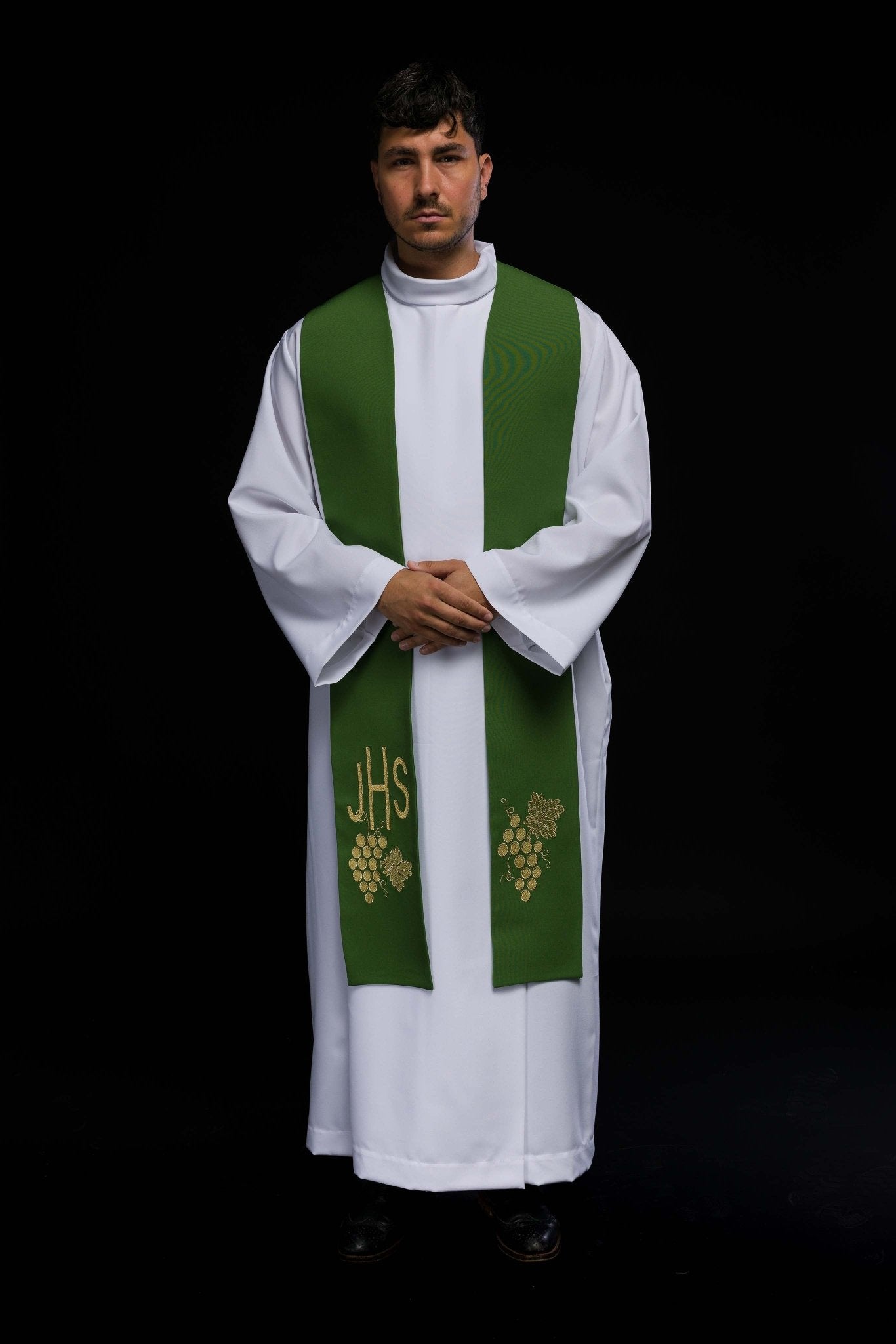 Étole de prêtre IHS brodée en vert avec des raisins KST/068/01/01 ZIELONY - CHASUBLES.FR