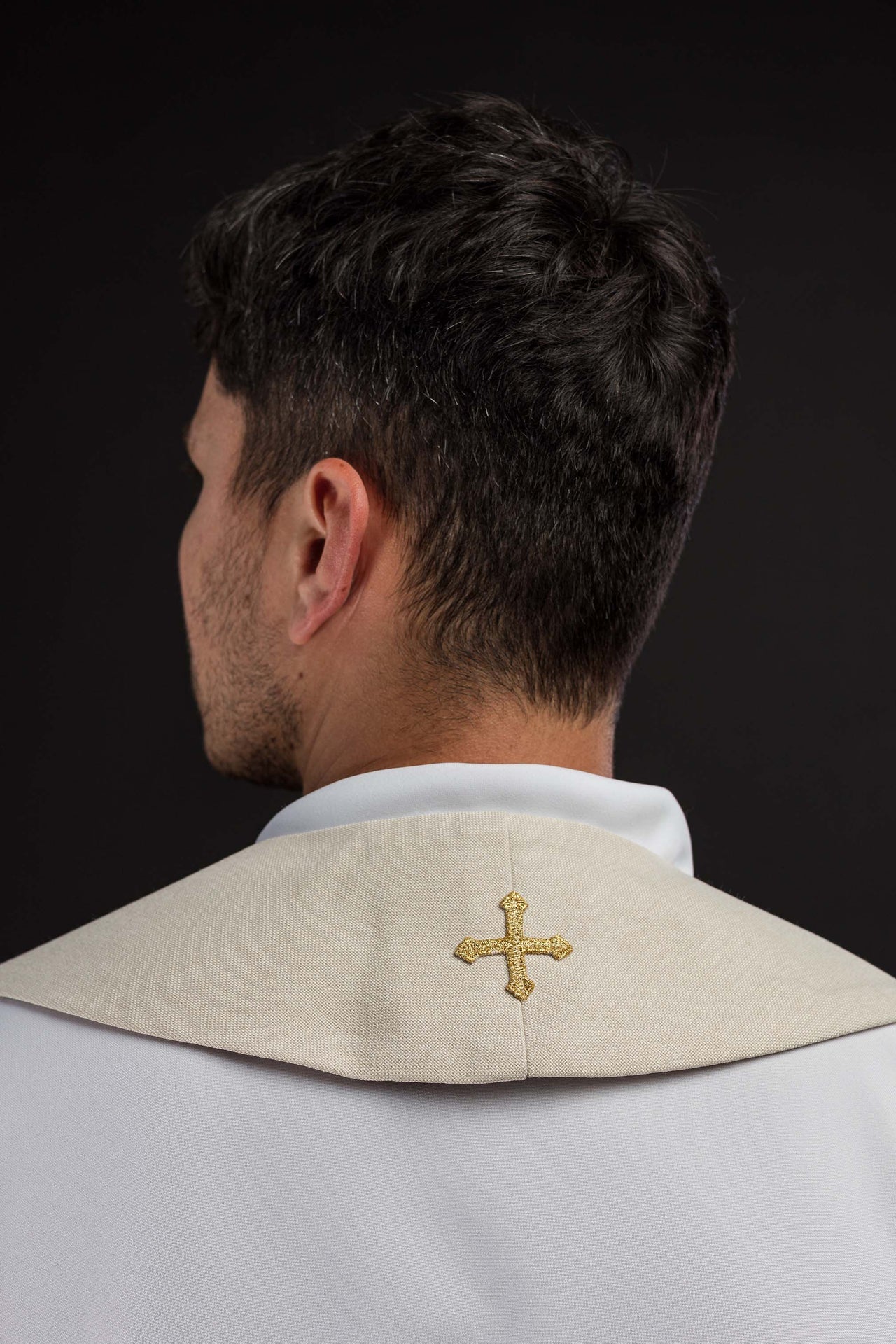 Étole en velours brodée avec le motif IHS de couleur violette S-2055-05-70 - CHASUBLES.FR