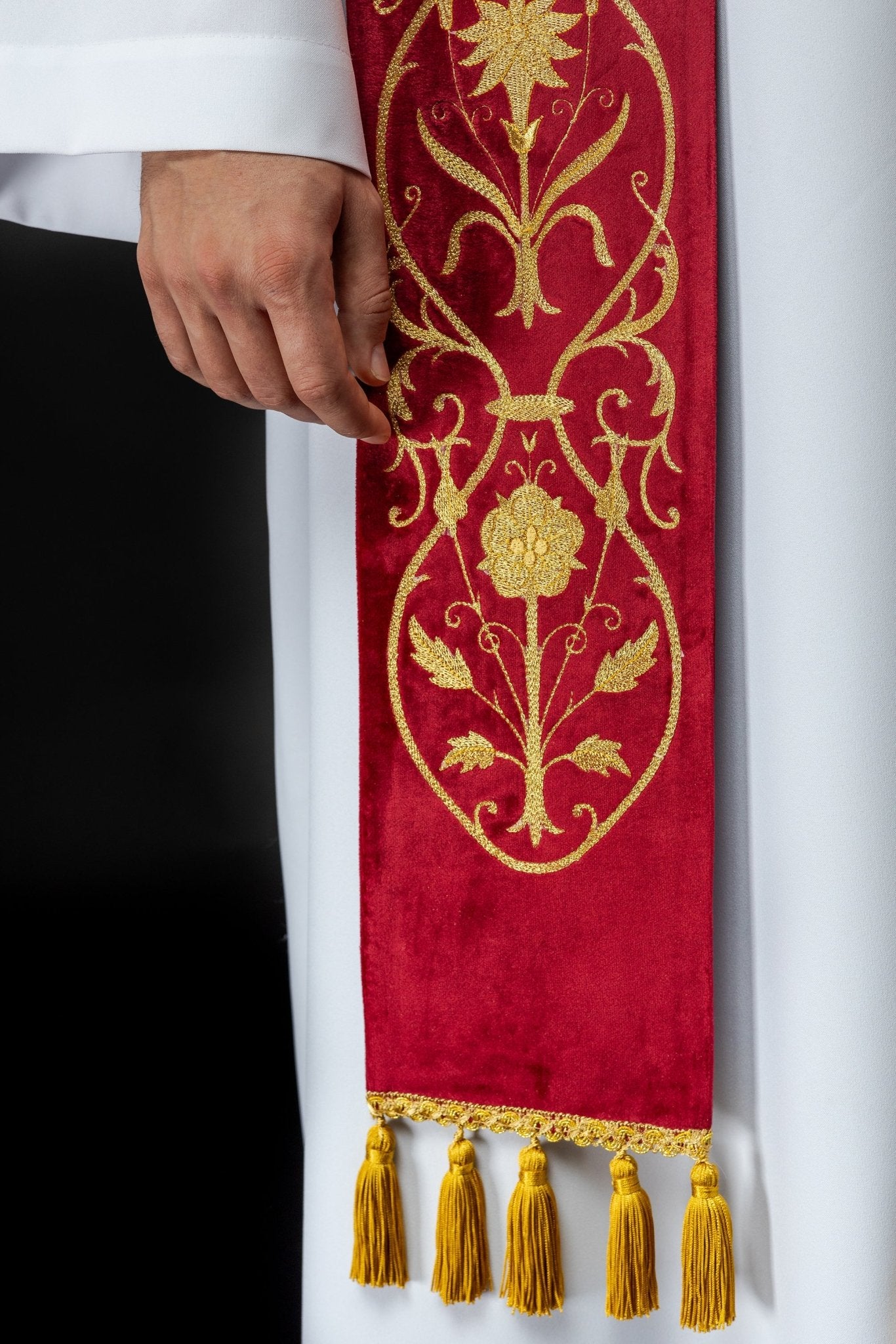Étole IHS rouge brodée S - 2052 - 02 - 76 - CHASUBLES.FR