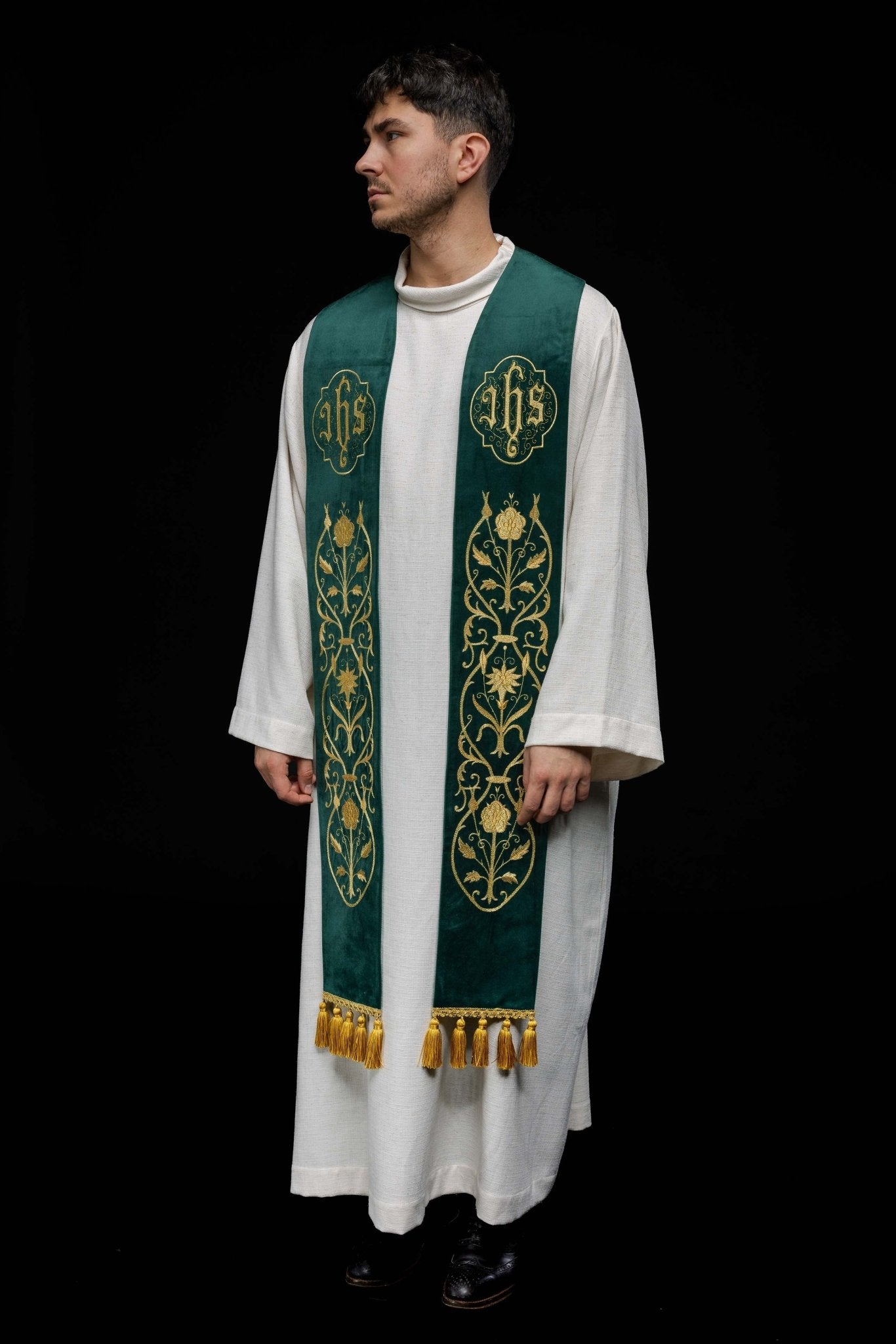 Étole IHS verte brodée S - 2052 - 01 - 76 - CHASUBLES.FR