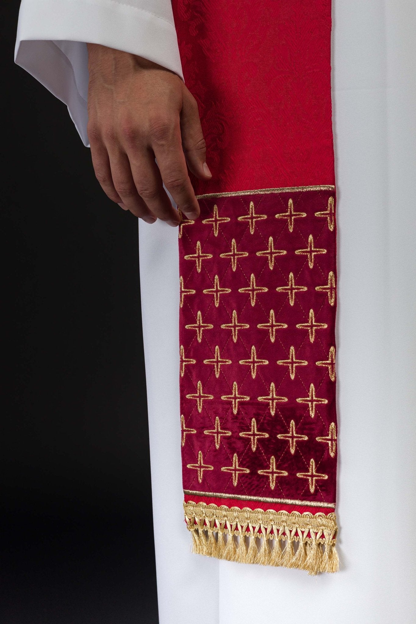 Étole jacquard brodée avec motifs de croix rouge S-2054-02-67 - CHASUBLES.FR