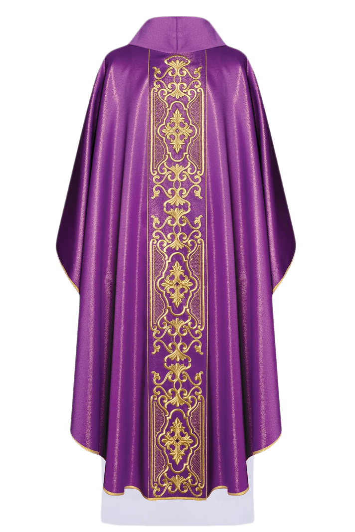 Chasuble violette richement brodée de lustre