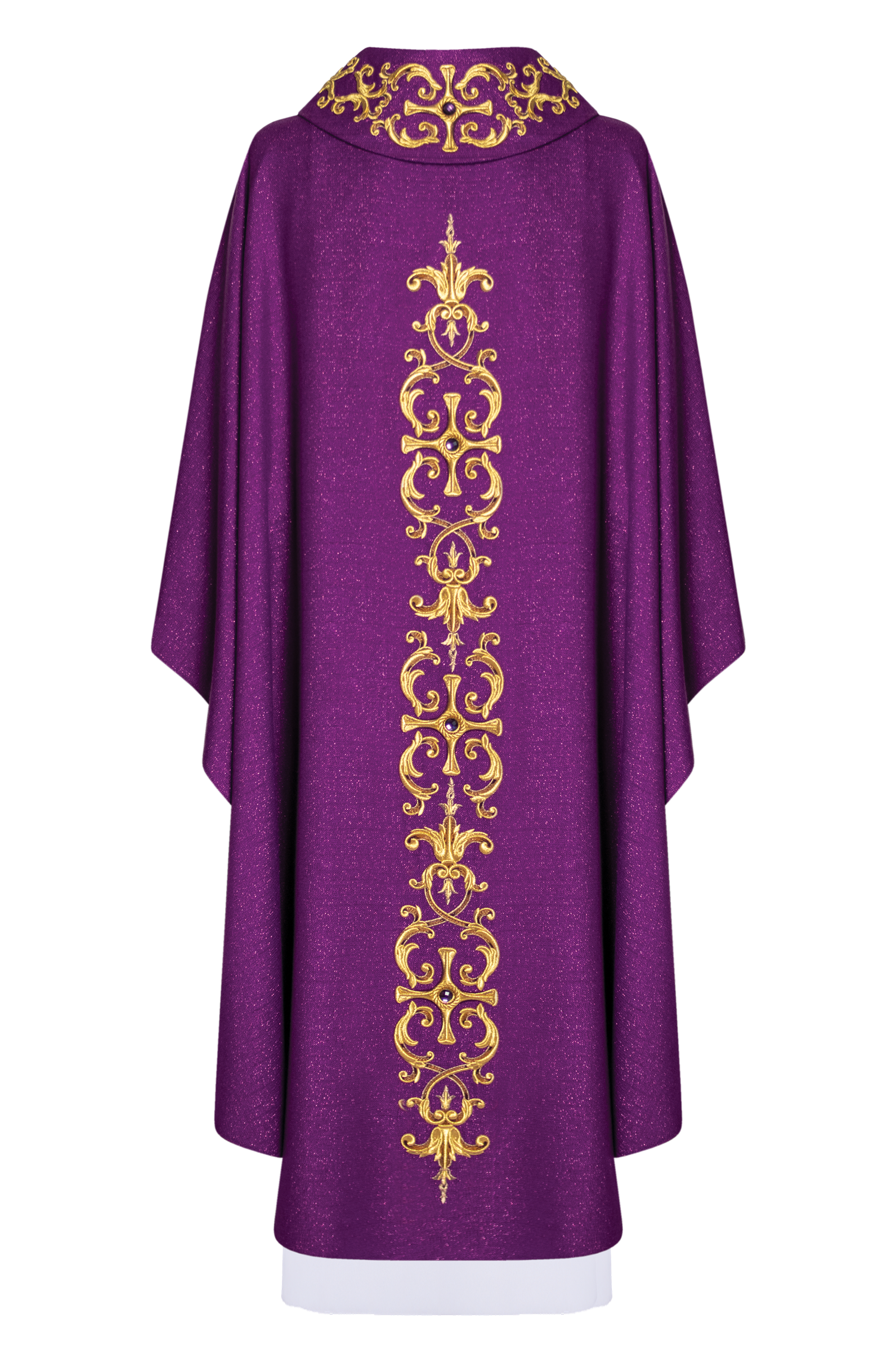 Chasuble violette richement brodée de pierres