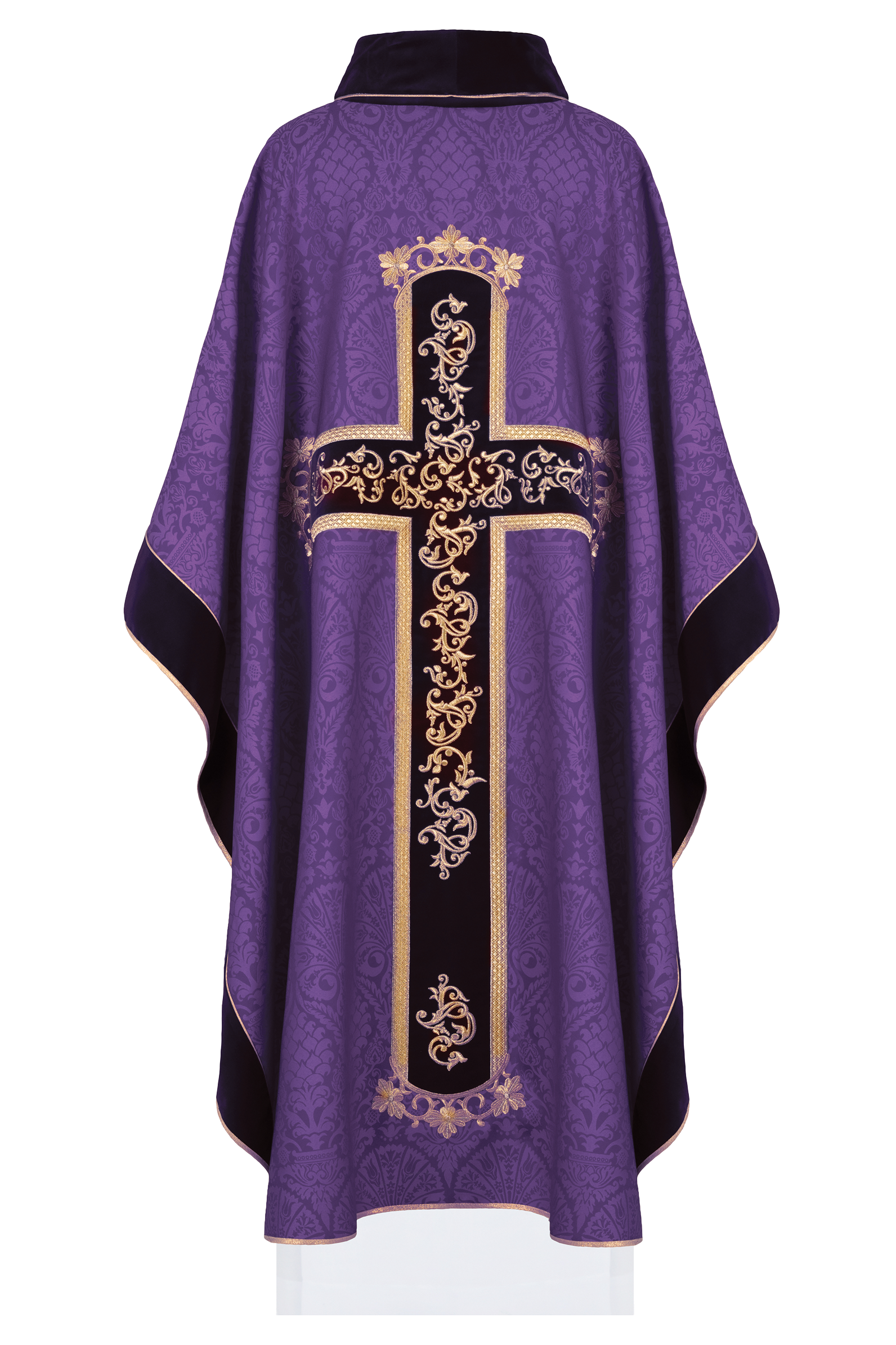 Chasuble violette brodée du motif de Jésus-Christ