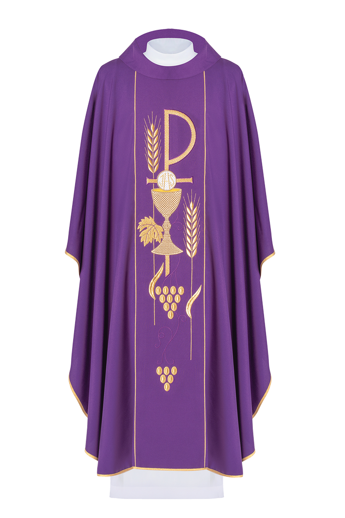 Chasuble violette brodée d'un motif de calice IHS