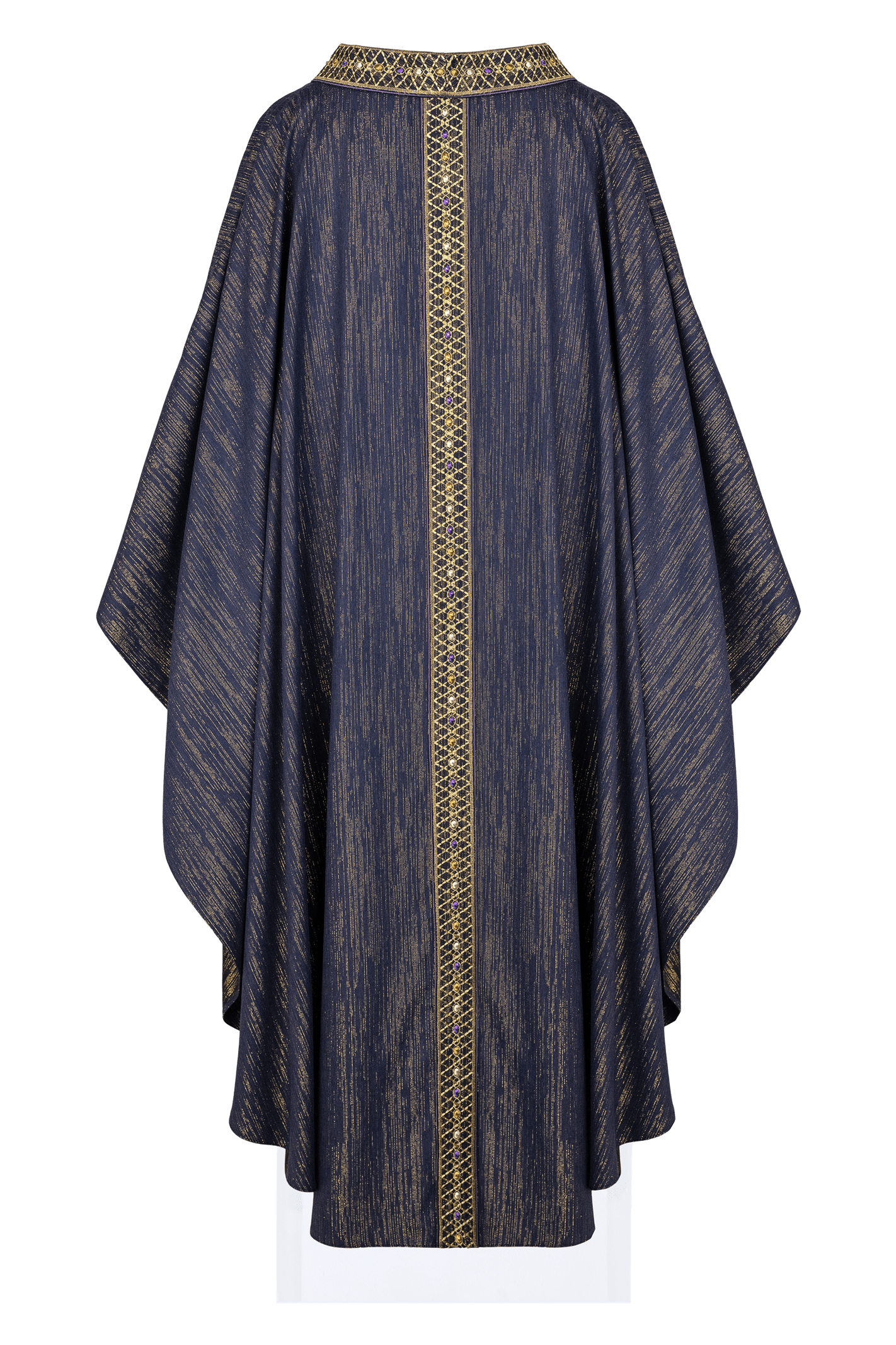 Chasuble violette avec ceinture et col brodés