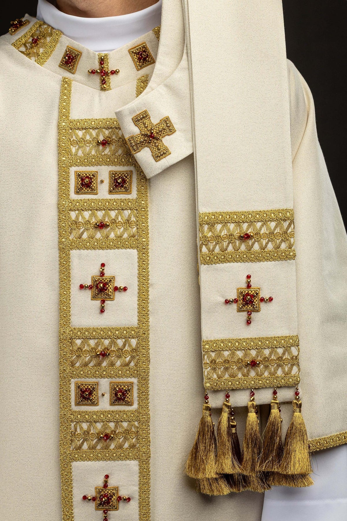 Chasuble, vue rapprochée de la bande centrale et de la bordure inférieure