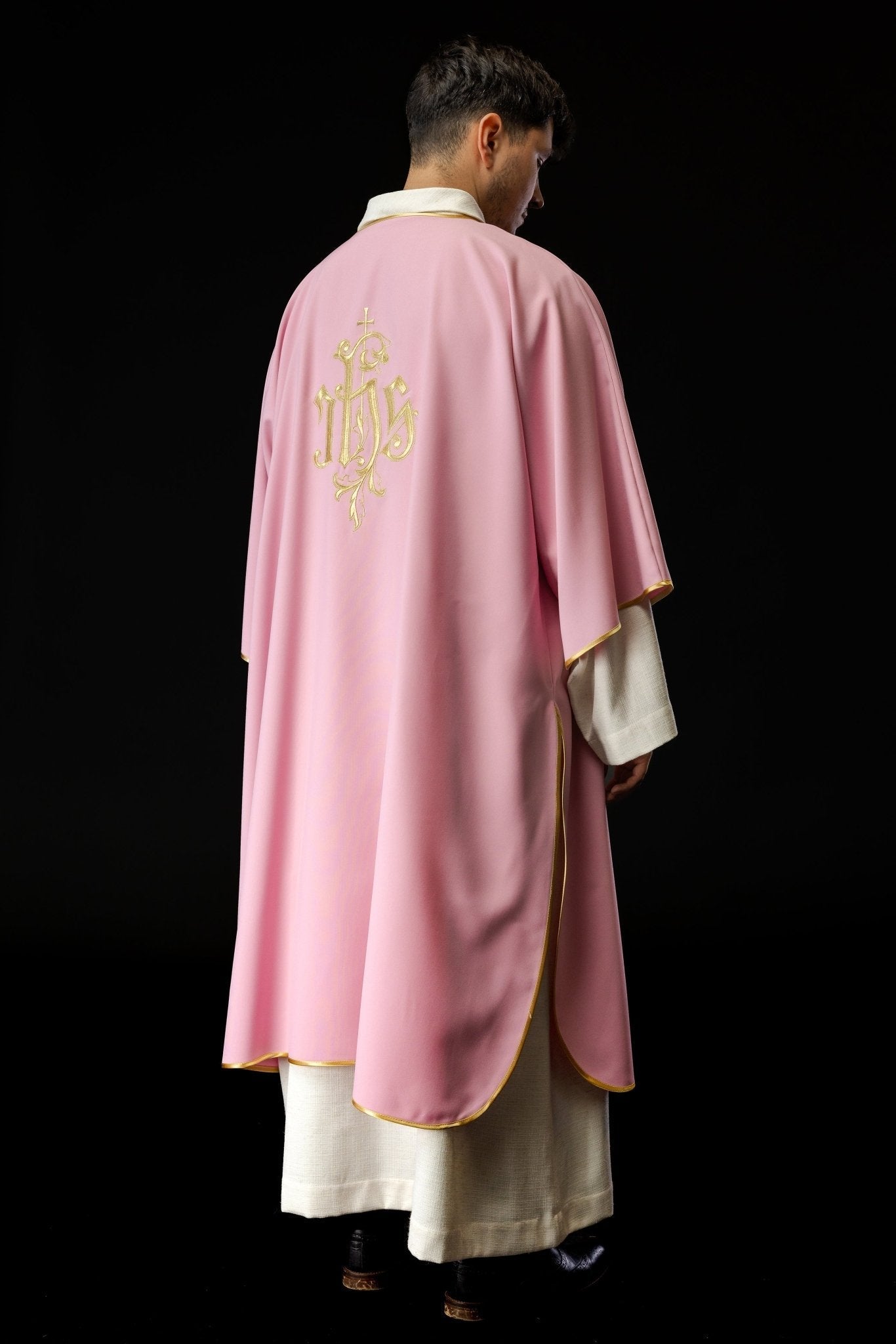 IHS rose brodé Dalmatie KDL/032/08/12/D - CHASUBLES.FR