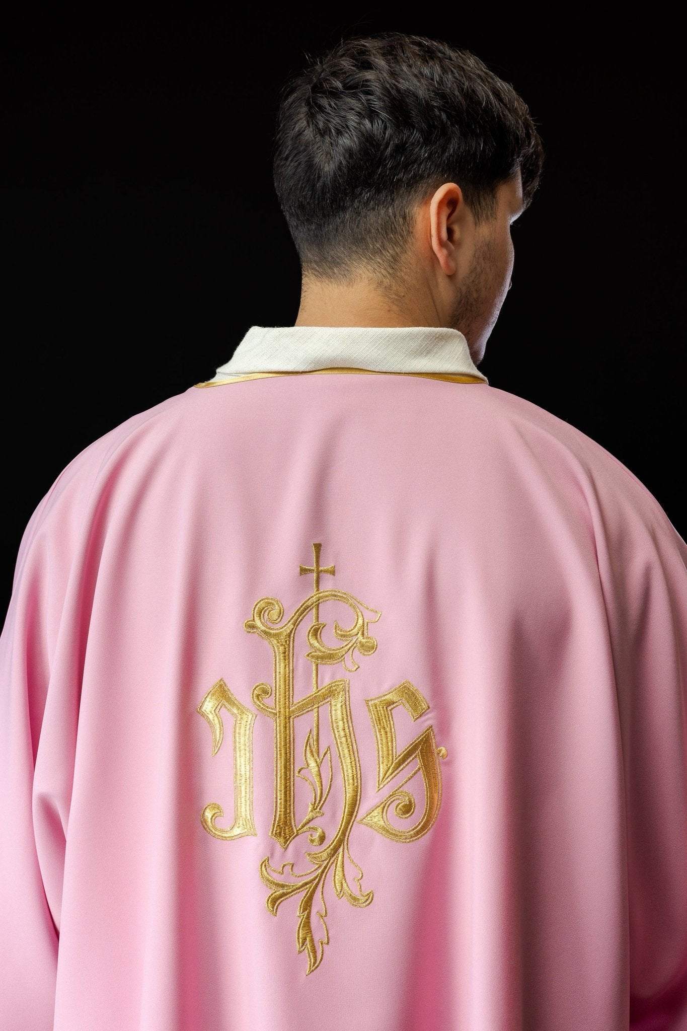 IHS rose brodé Dalmatie KDL/032/08/12/D - CHASUBLES.FR