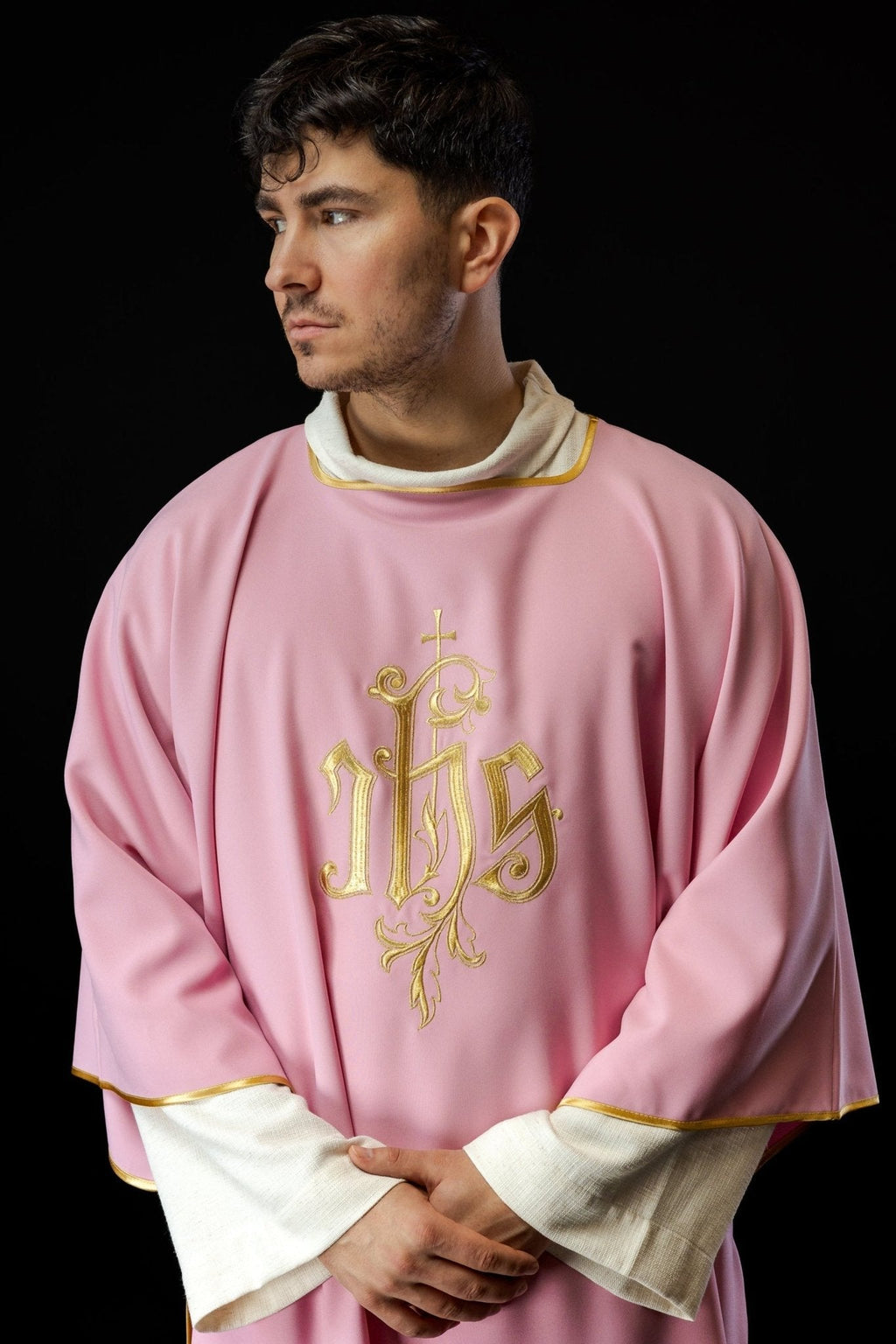IHS rose brodé Dalmatie KDL/032/08/12/D - CHASUBLES.FR