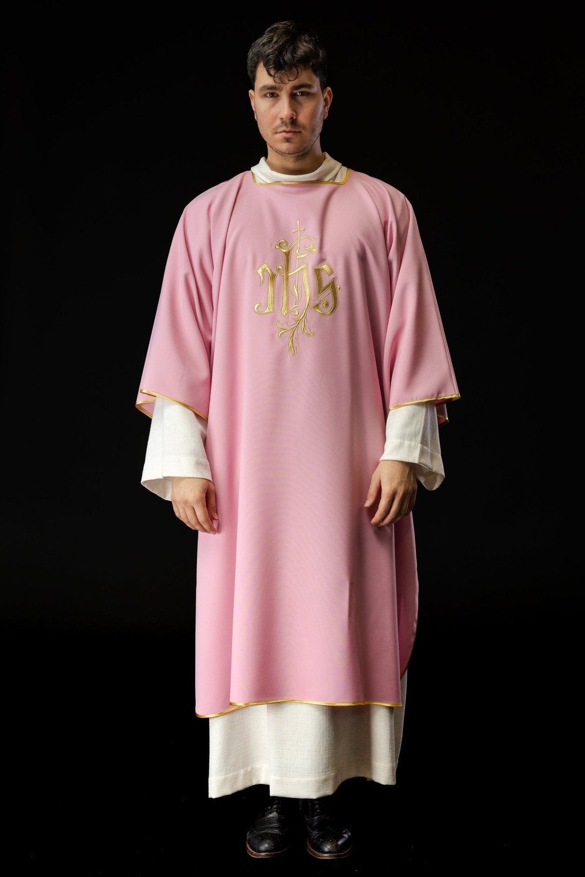 IHS rose brodé Dalmatie KDL/032/08/12/D - CHASUBLES.FR