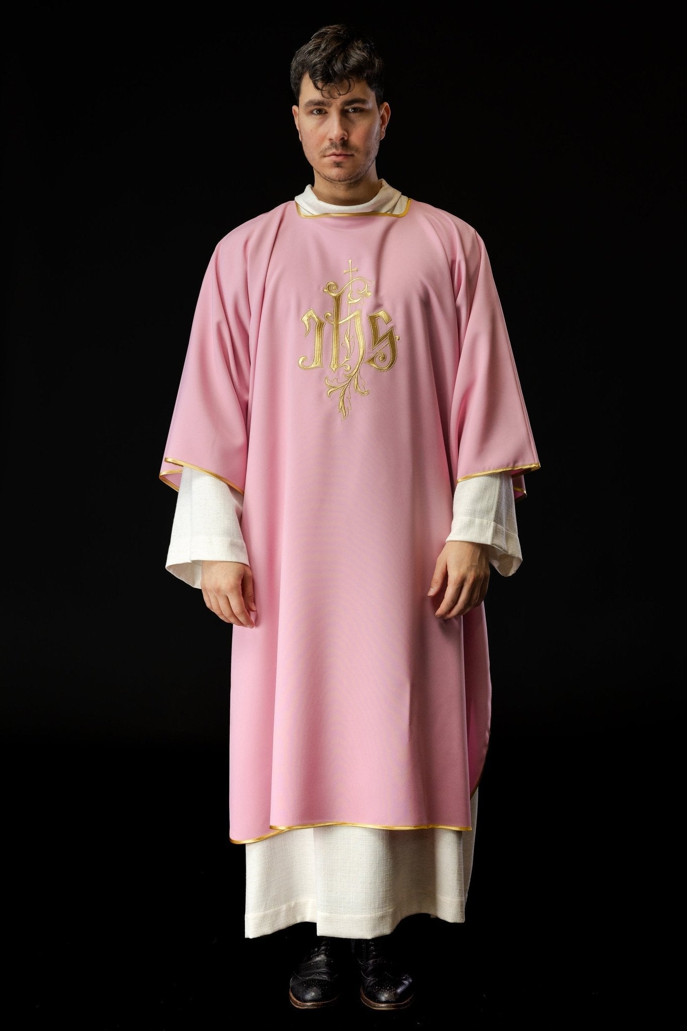 IHS rose brodé Dalmatie KDL/032/08/12/D - CHASUBLES.FR