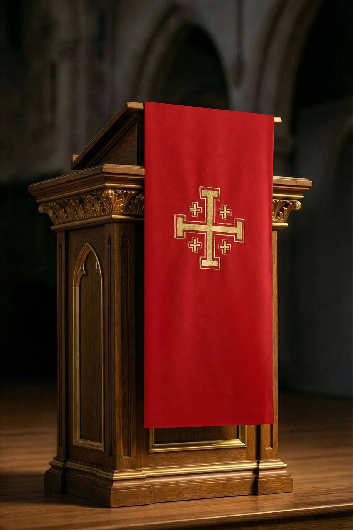 Voile de lutrin rouge avec broderie de la croix de Jérusalem, vue de face
