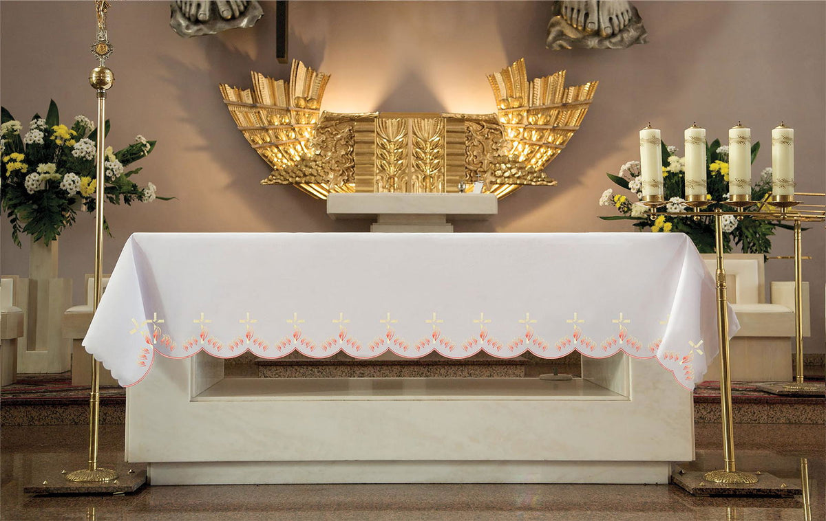 Nappe d'autel avec broderie frontale de croix et de flammes, vue de face blanche