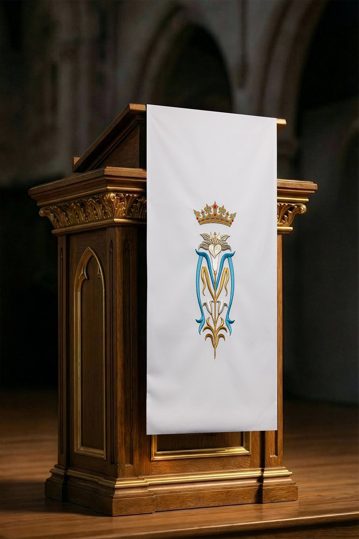 Blanc voile de lutrin brodée avec motif marial