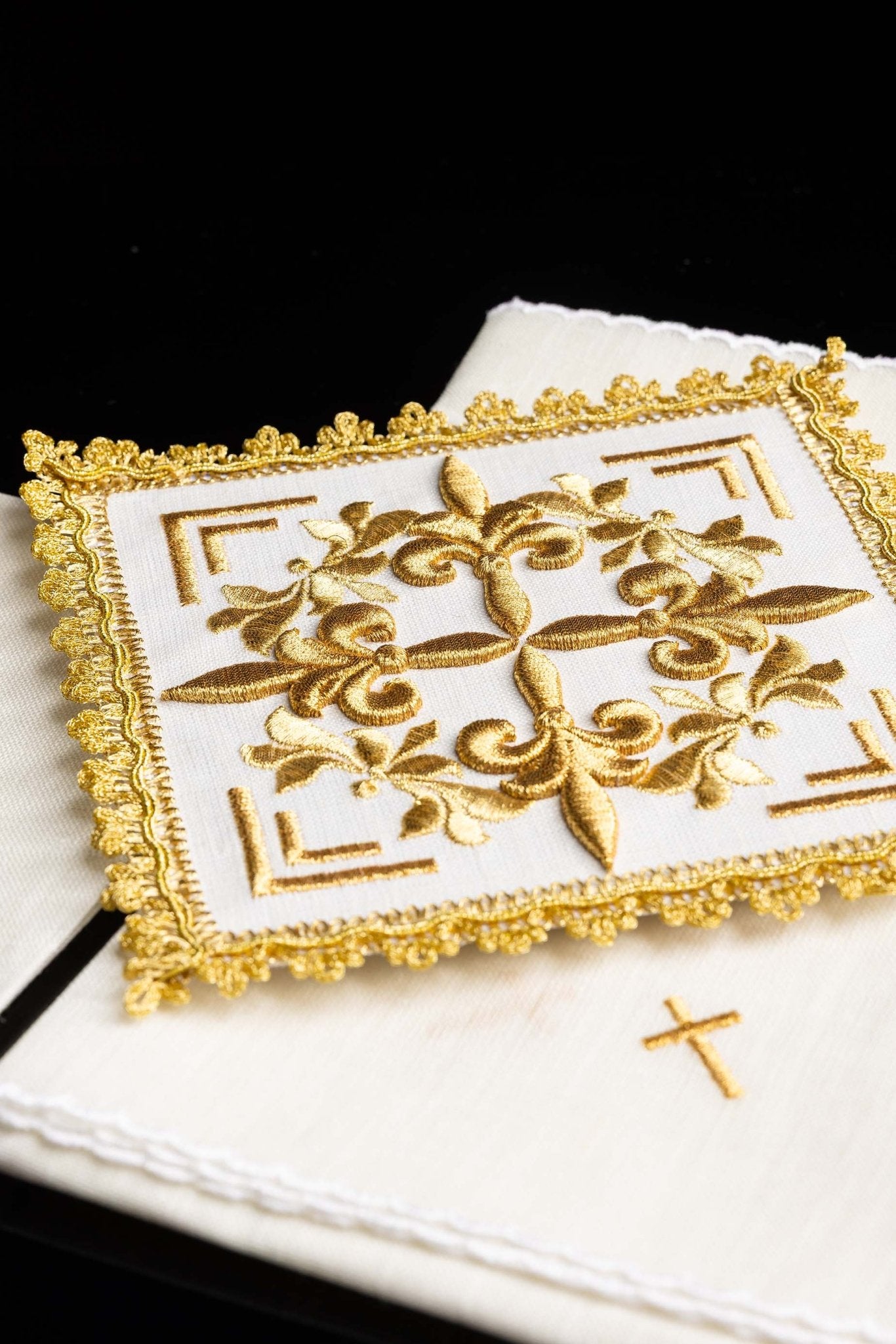 Linge d'autel avec le motif de la croix HA/5013 - CHASUBLES.FR