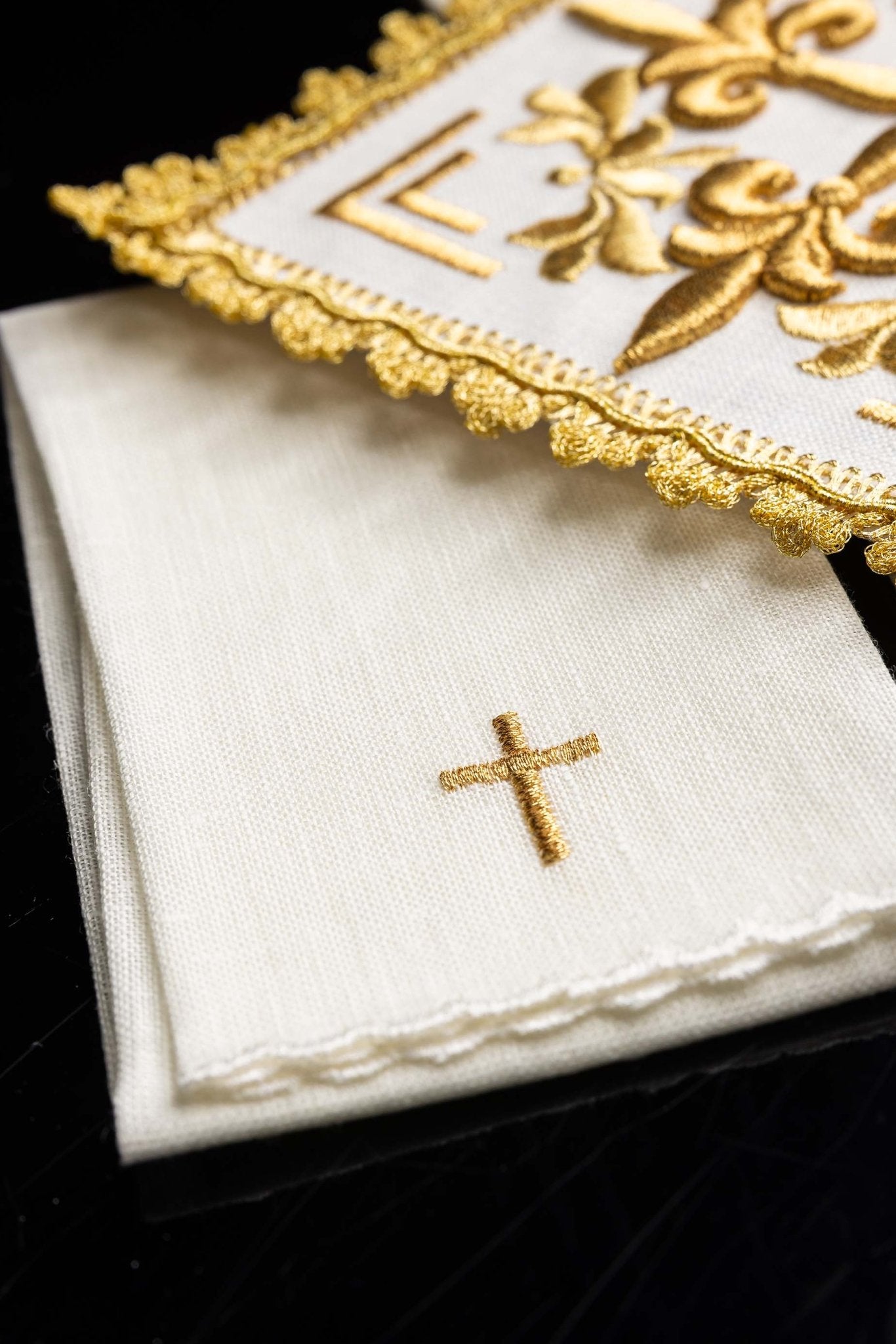 Linge d'autel avec le motif de la croix HA/5013 - CHASUBLES.FR