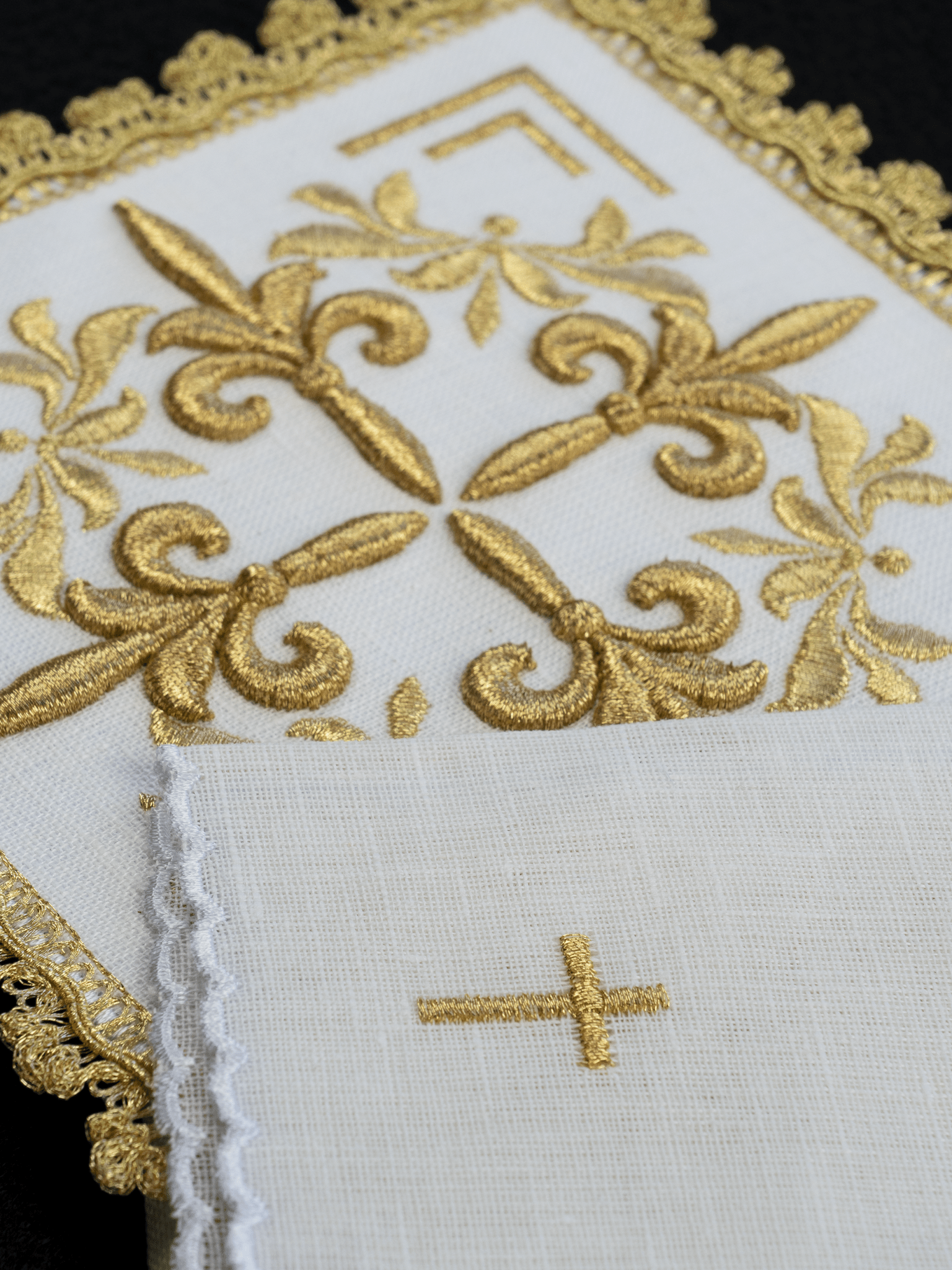 Linge d'autel avec le motif de la croix HA/5013 - CHASUBLES.FR