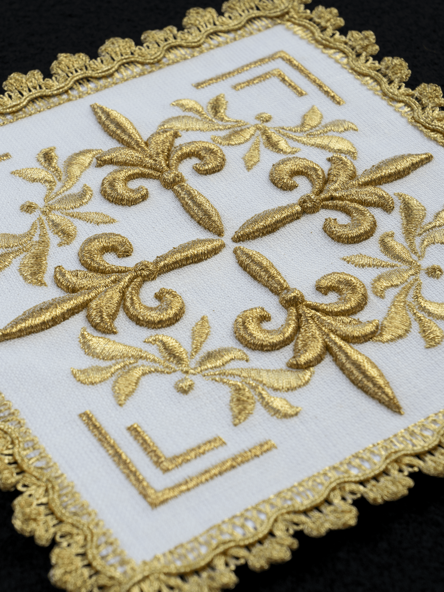 Linge d'autel avec le motif de la croix HA/5013 - CHASUBLES.FR