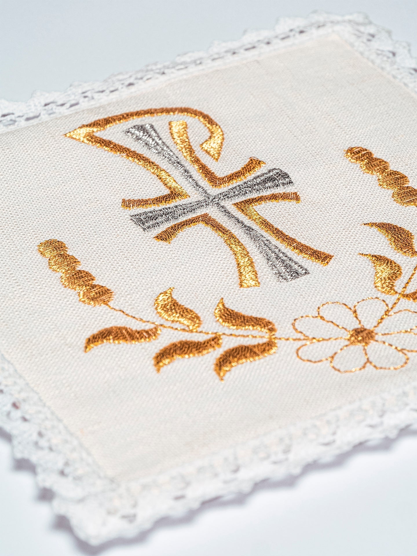 Linge d'autel avec un motif doré de PAX KKL/073 - CHASUBLES.FR