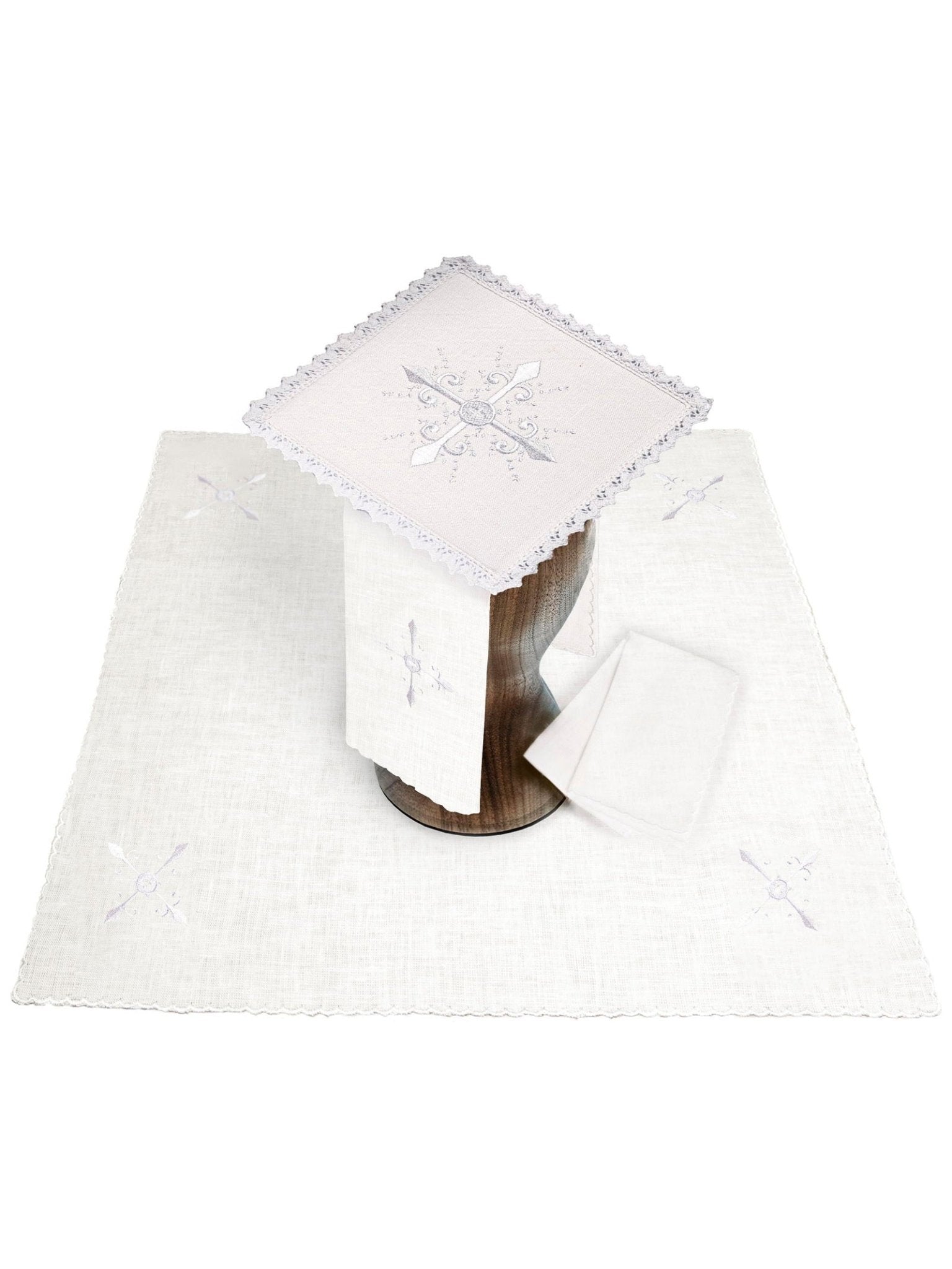 Linge d'autel avec une broderie délicate de croix KKL/057 - CHASUBLES.FR