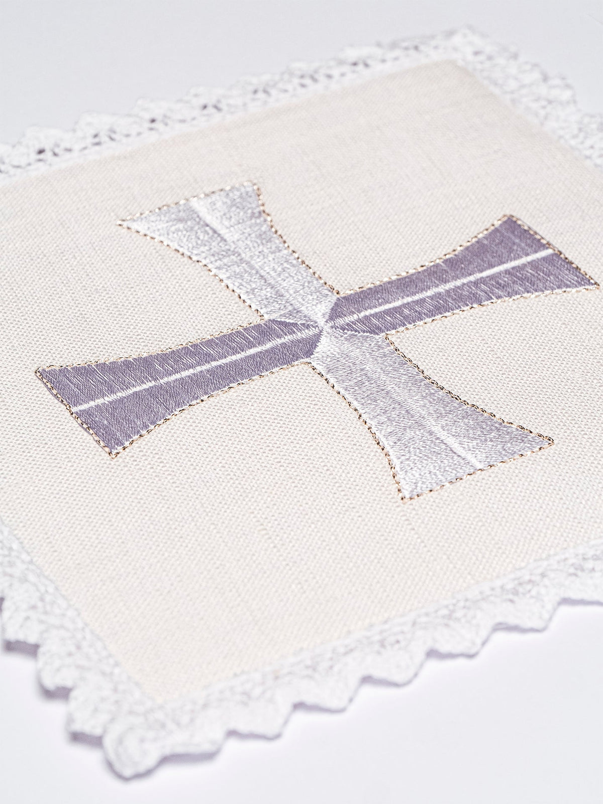 Linge d'autel avec une broderie délicate de croix KKL/010 - CHASUBLES.FR