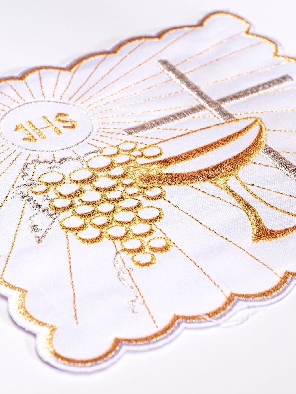 Linge d'autel avec une broderie dorée de calice et de croix KK/091 - CHASUBLES.FR