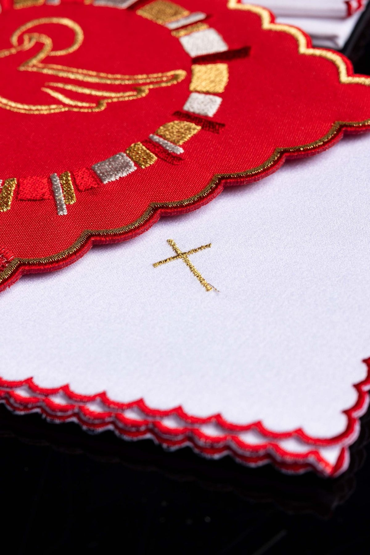 Linge d'autel avec une broderie du Saint-Esprit KK/141 - CHASUBLES.FR